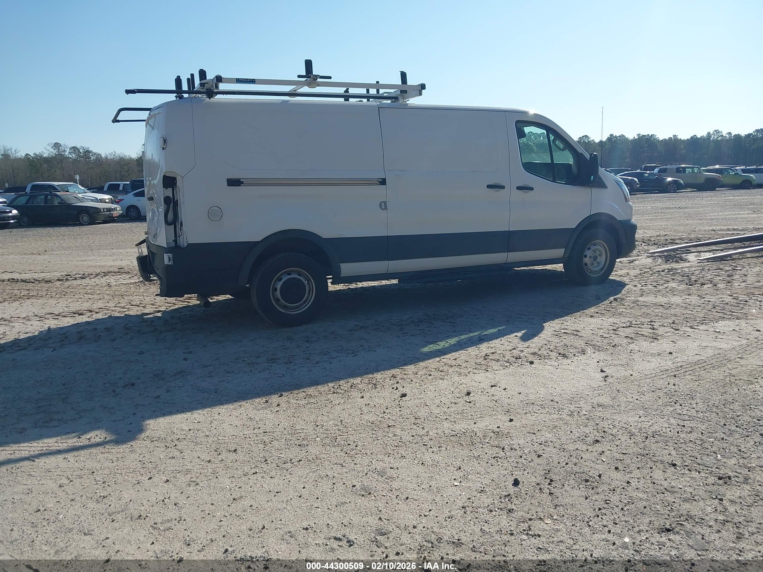 FORD TRANSIT-150 image 4