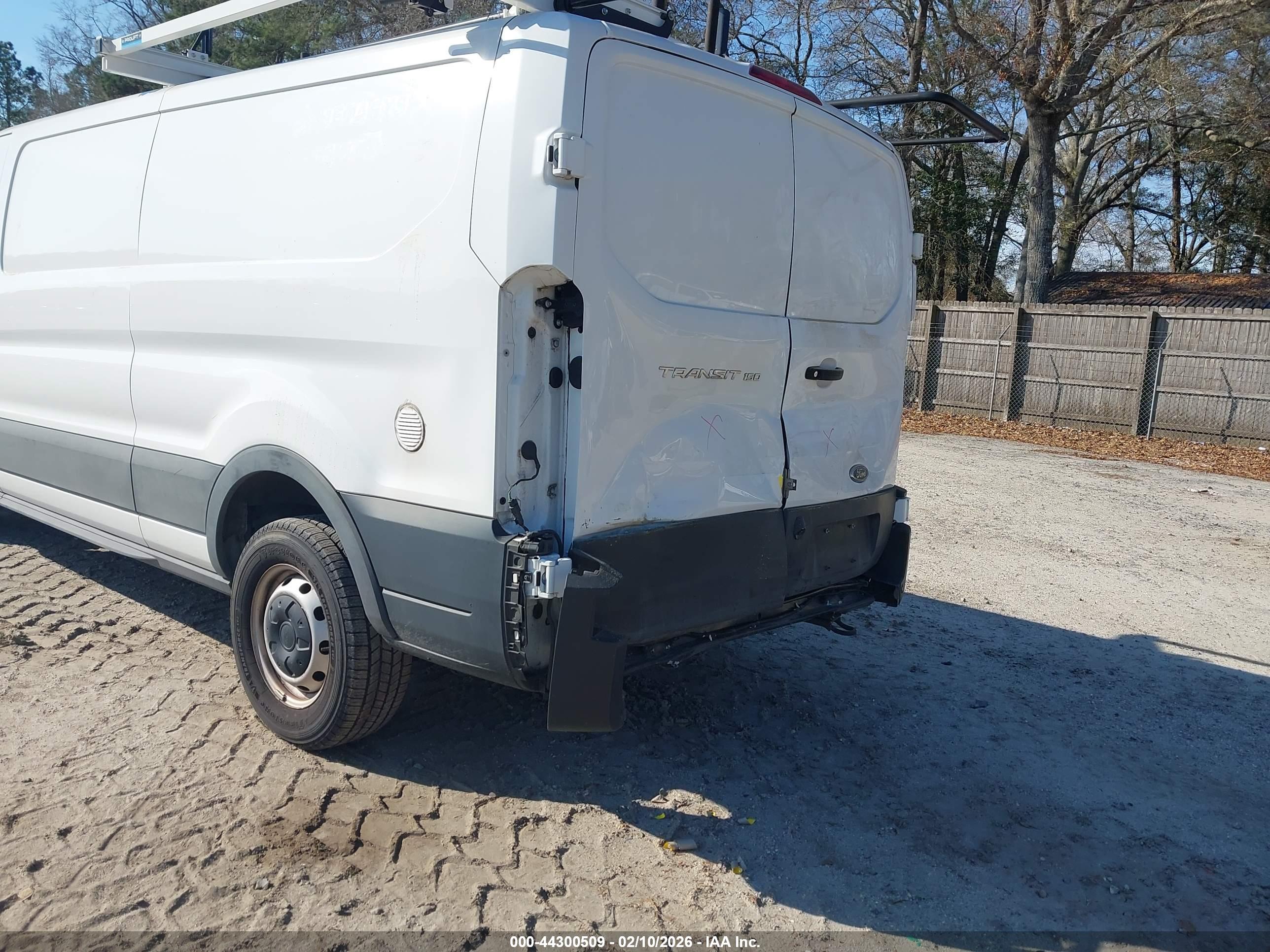 FORD TRANSIT-150 image 6