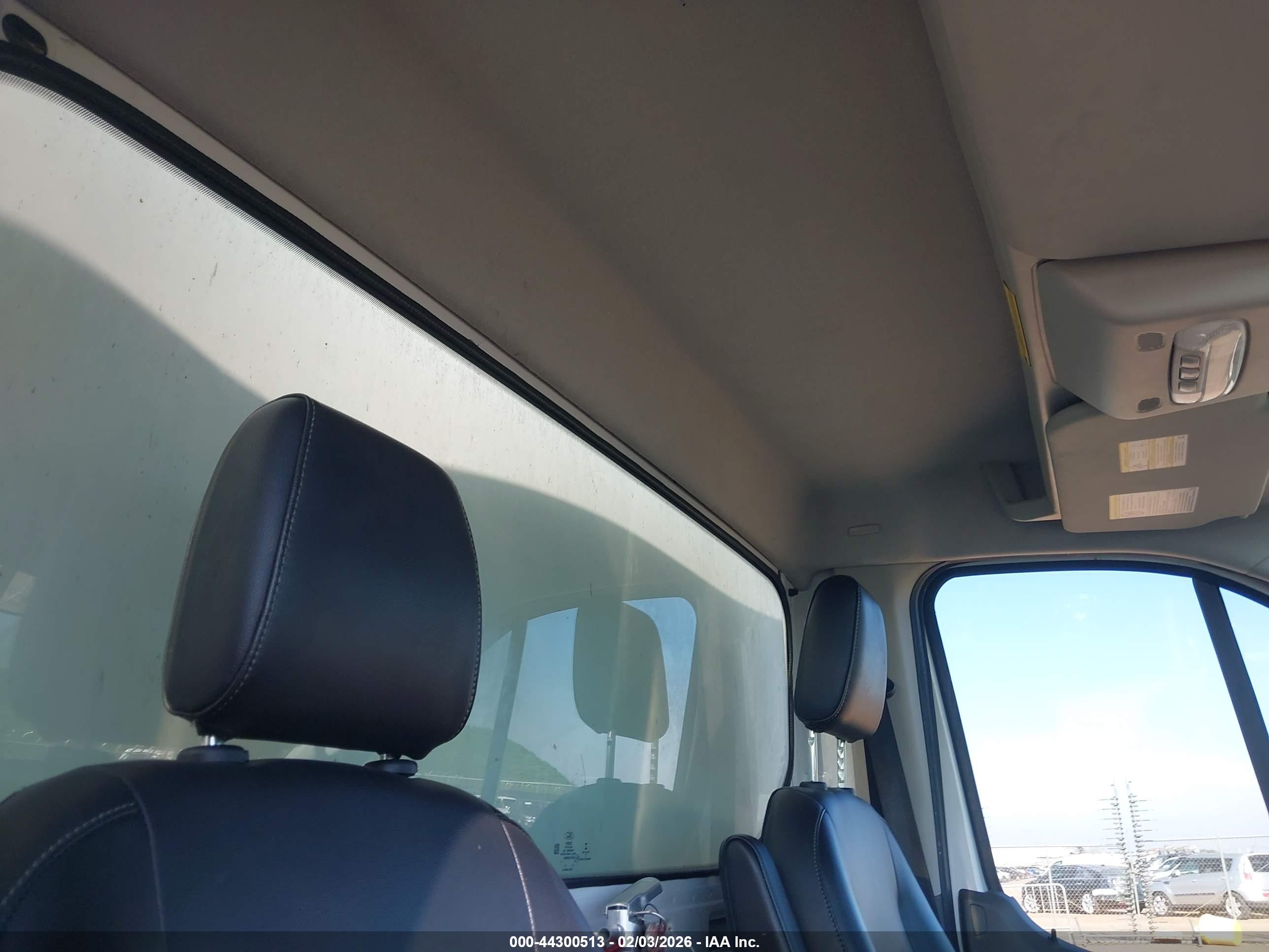 FORD TRANSIT-350 image 8