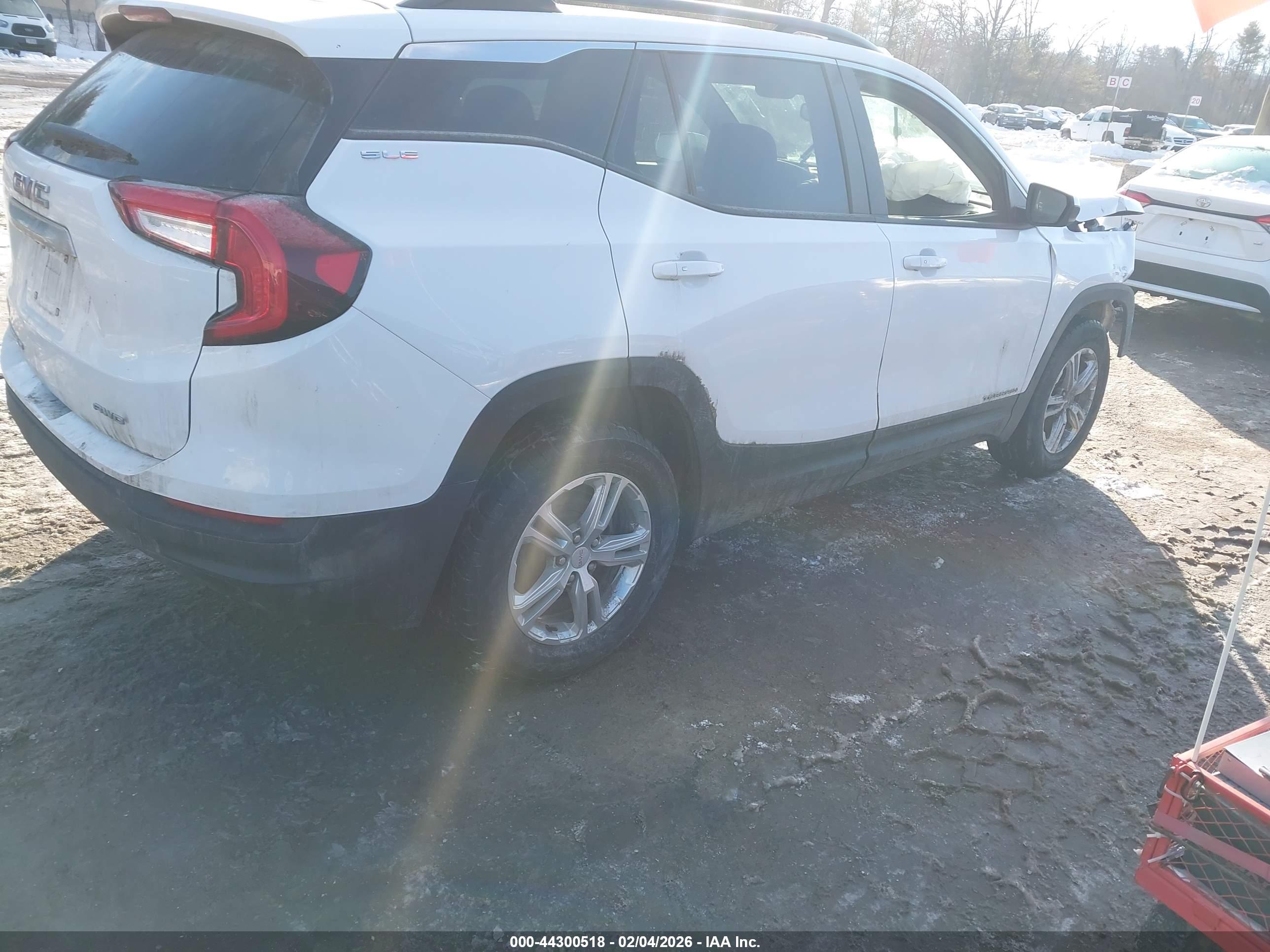 GMC TERRAIN image 4