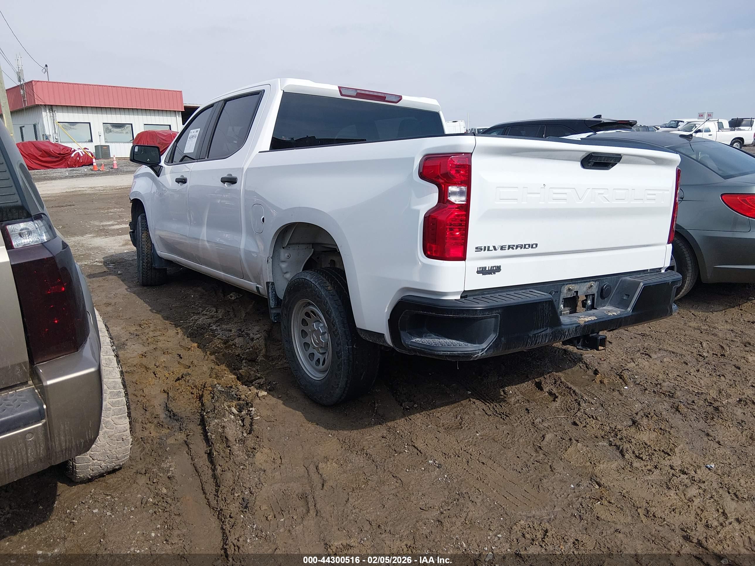 CHEVROLET SILVERADO image 3