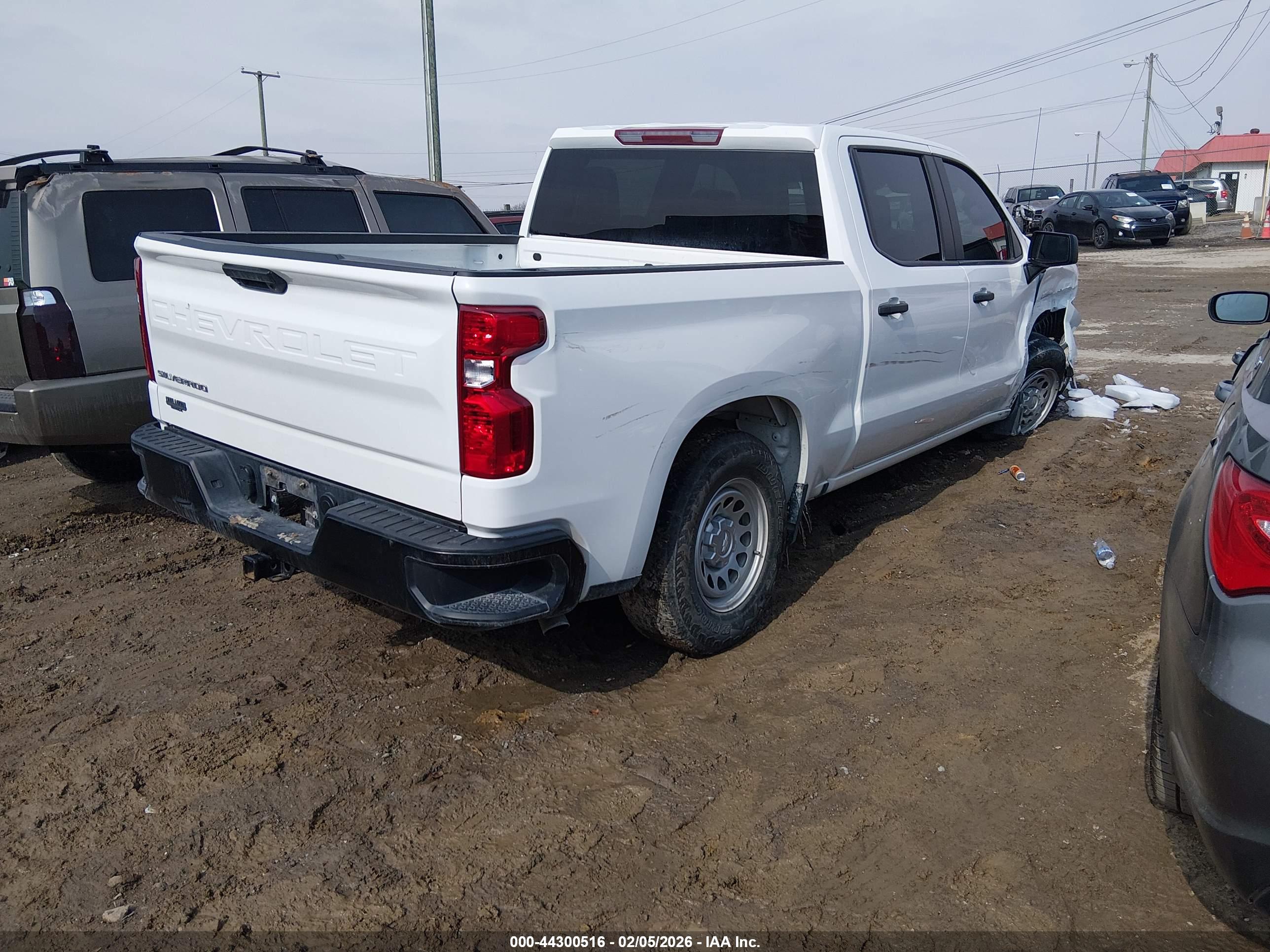 CHEVROLET SILVERADO image 4