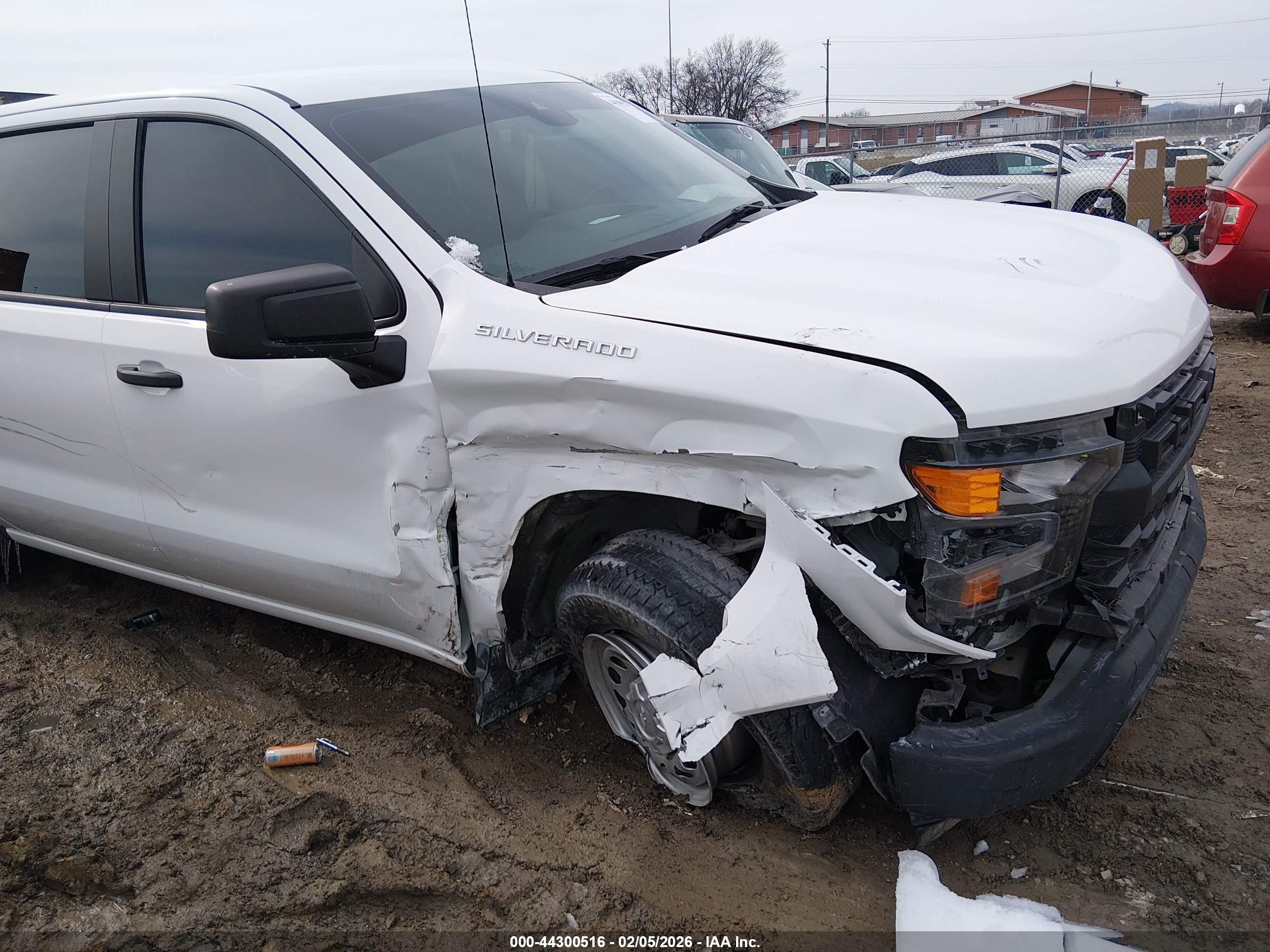 CHEVROLET SILVERADO image 6