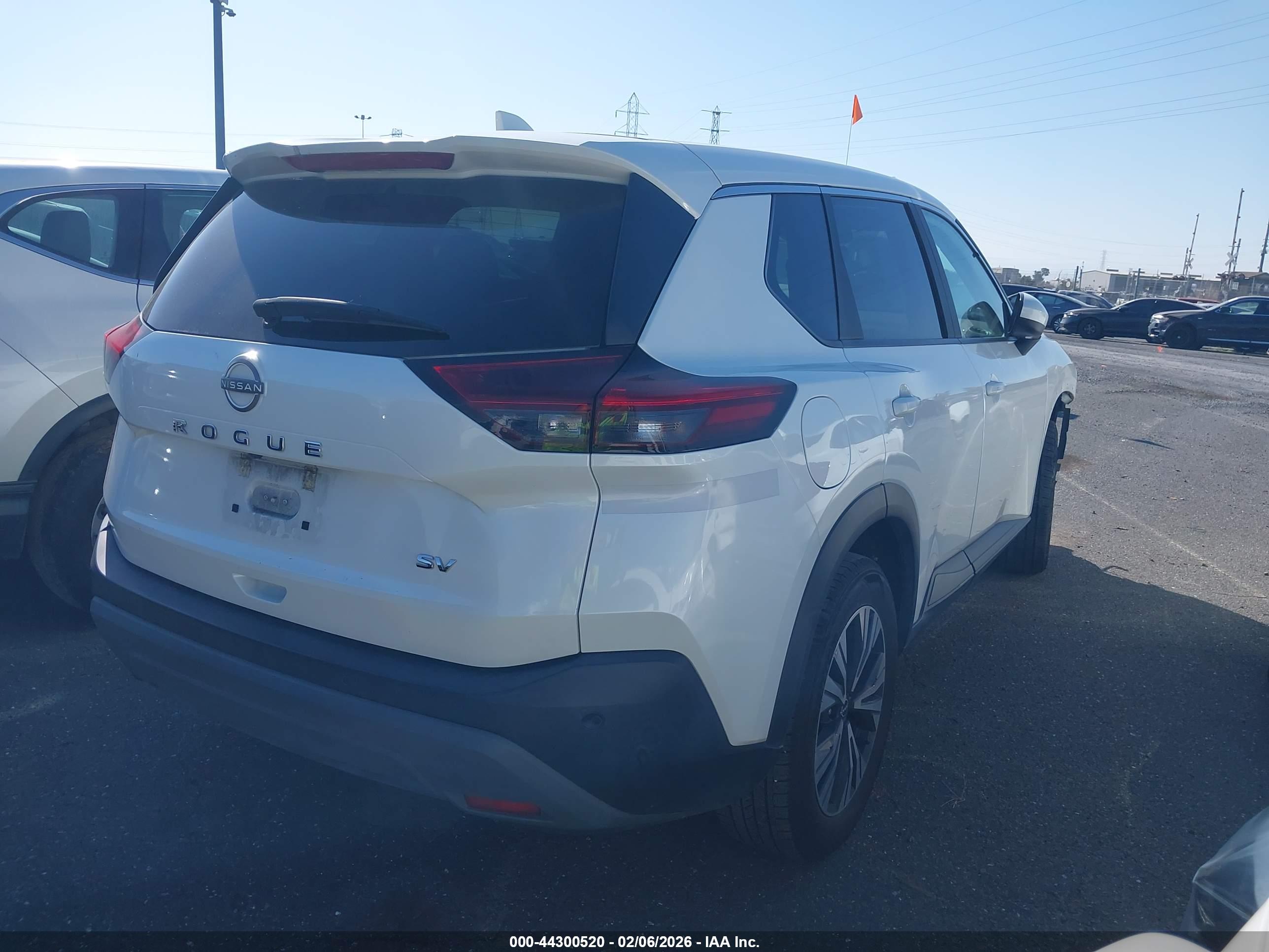 NISSAN ROGUE image 4