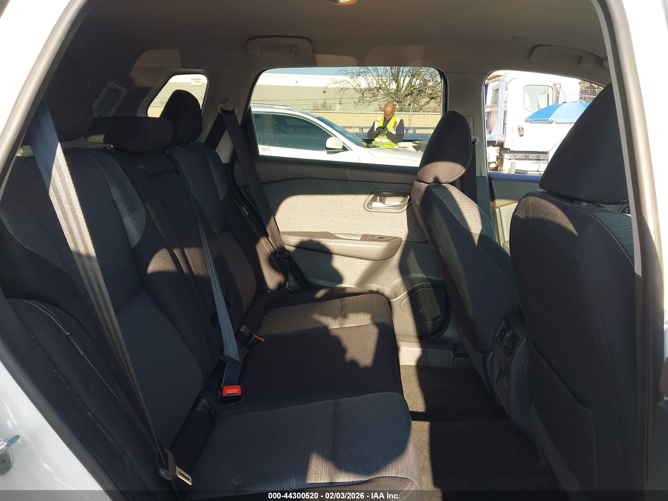 NISSAN ROGUE image 8