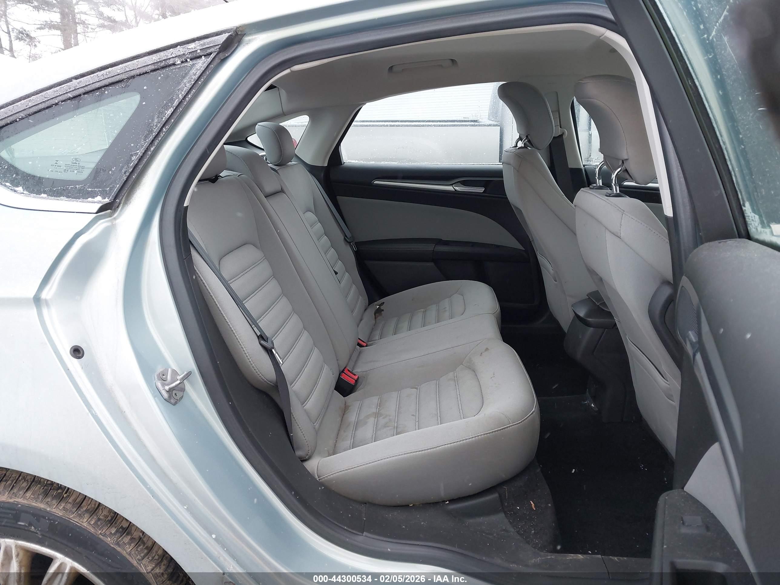 FORD FUSION image 8