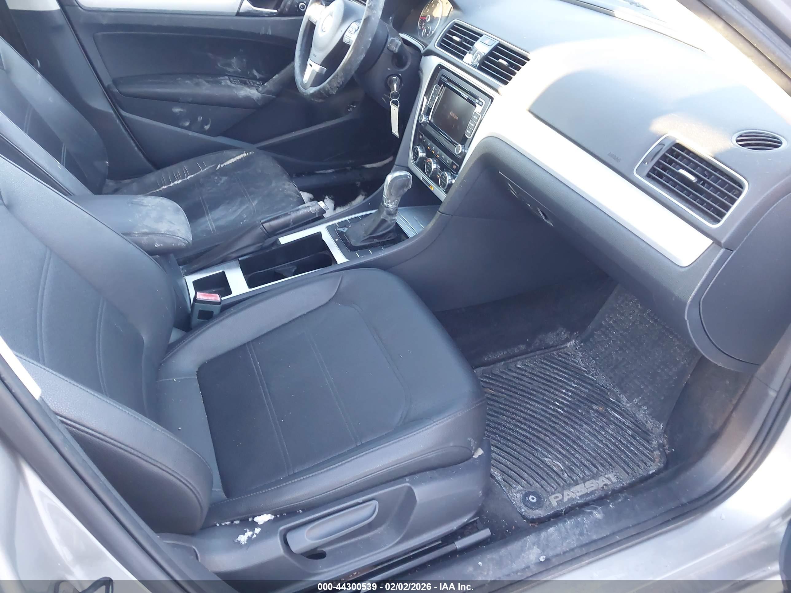 VOLKSWAGEN PASSAT image 5