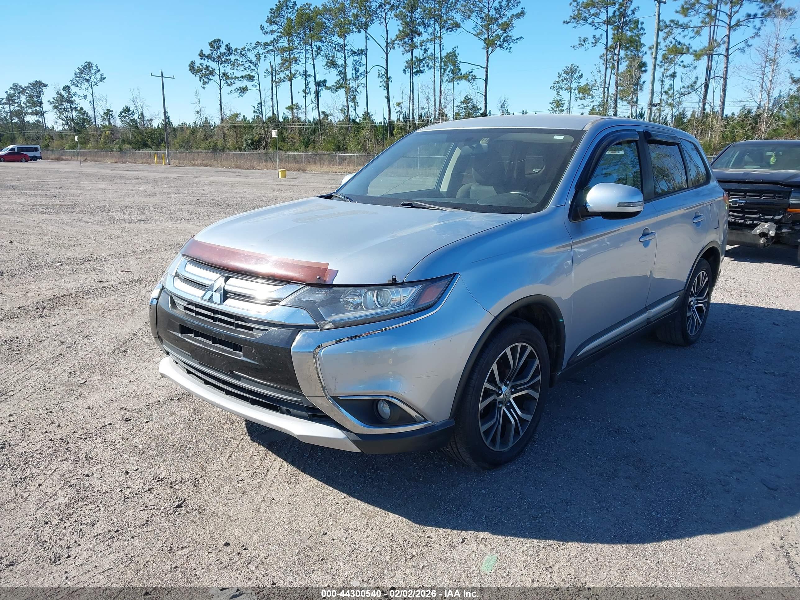 MITSUBISHI OUTLANDER image 2