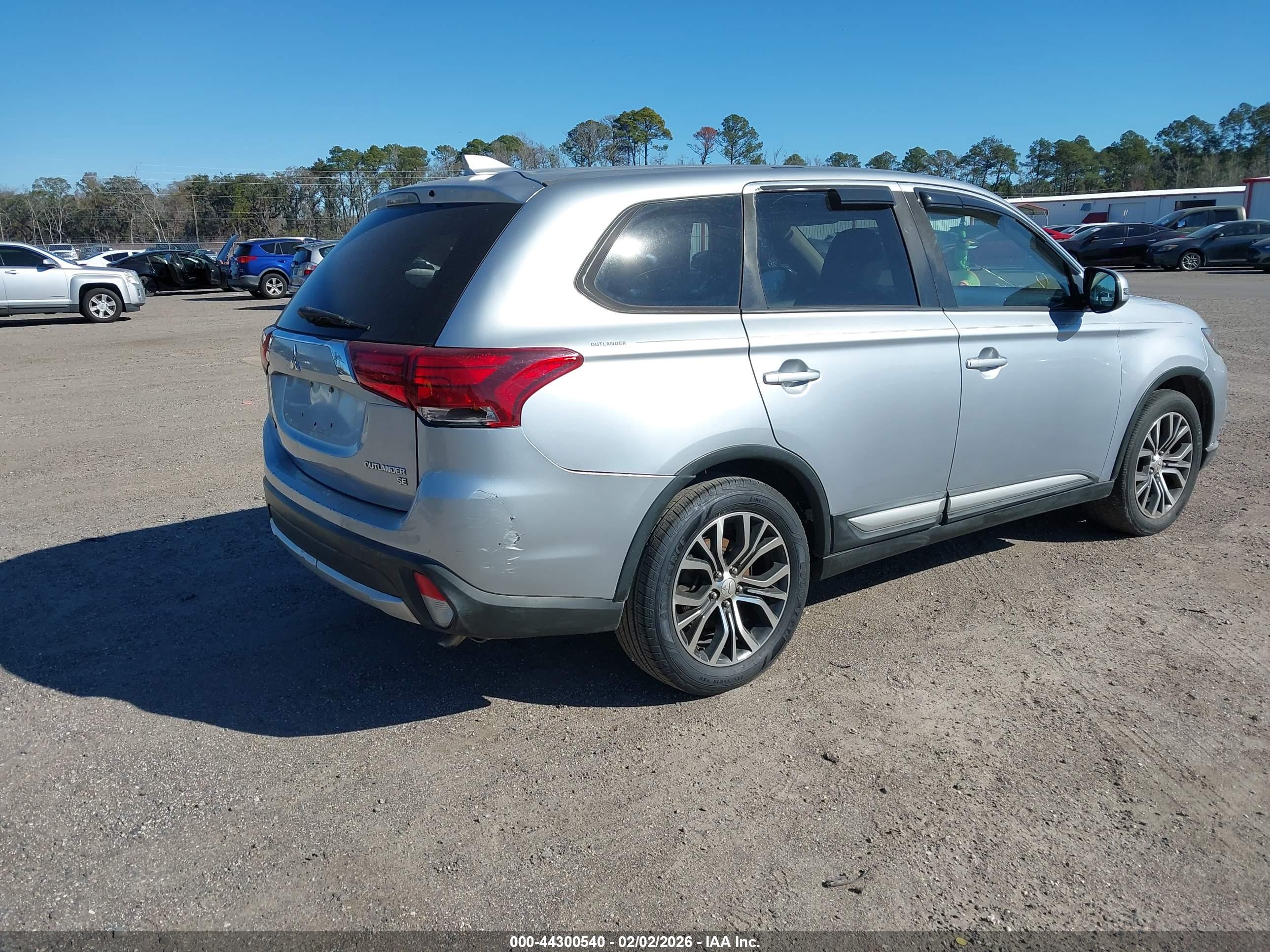 MITSUBISHI OUTLANDER image 4