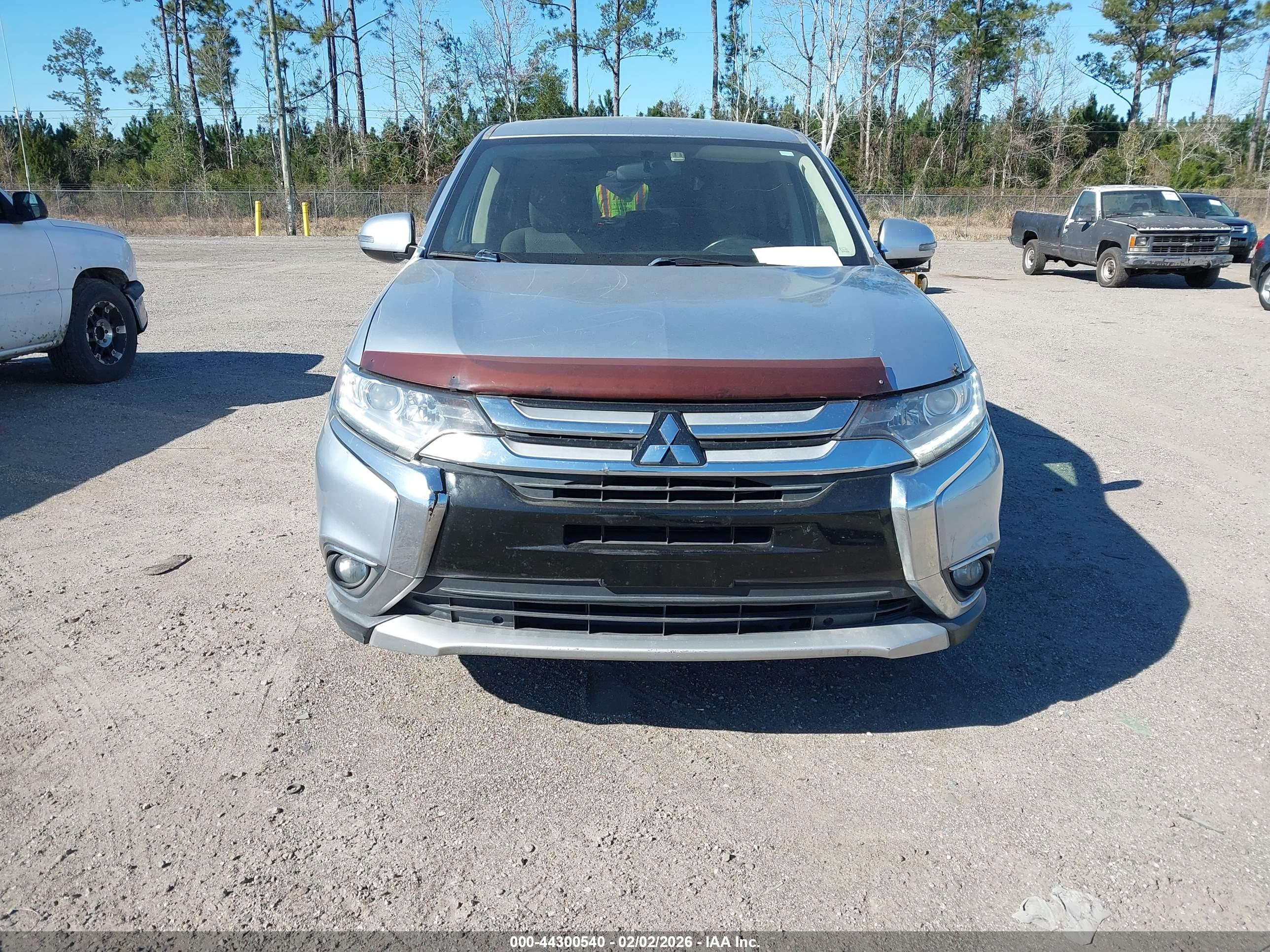 MITSUBISHI OUTLANDER image 6