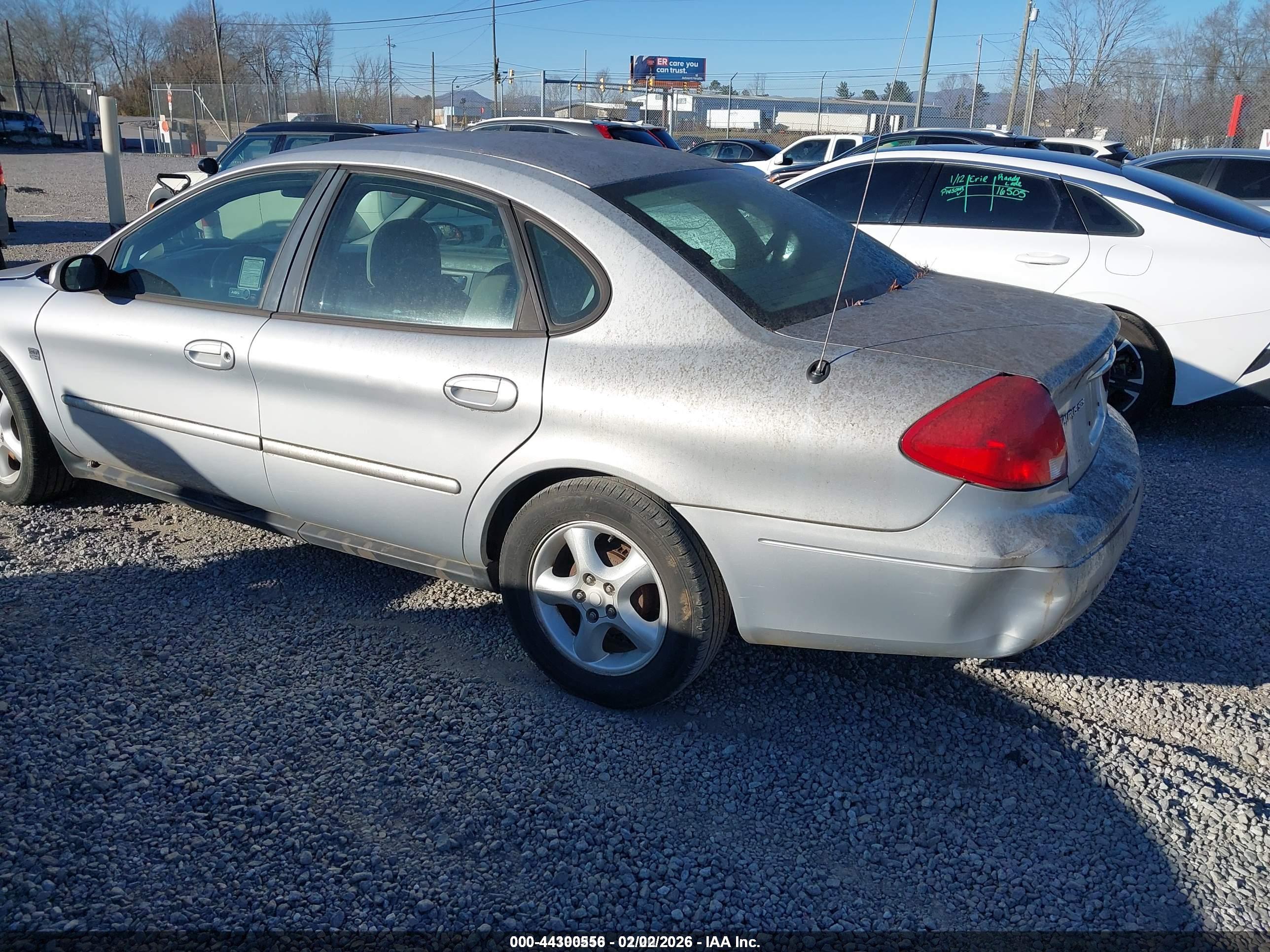 FORD TAURUS image 3