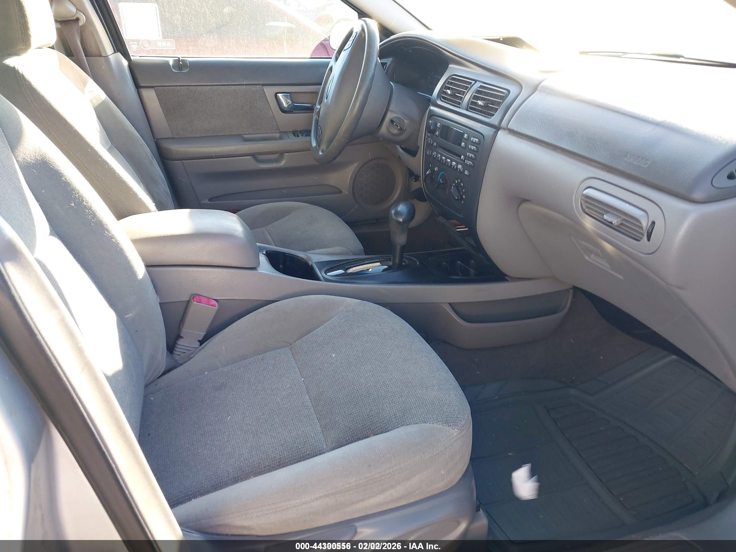 FORD TAURUS image 5