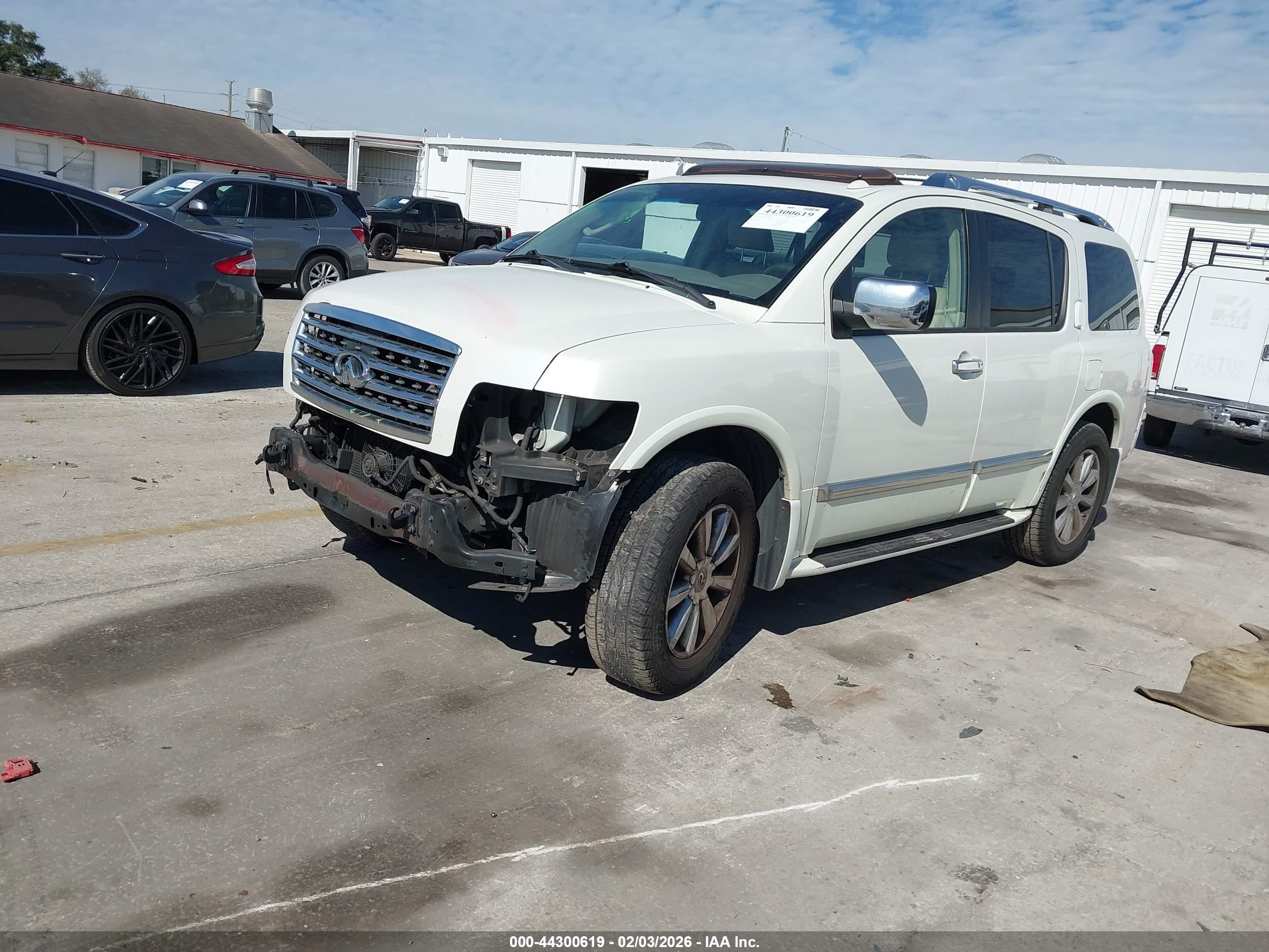 INFINITI QX56 image 2