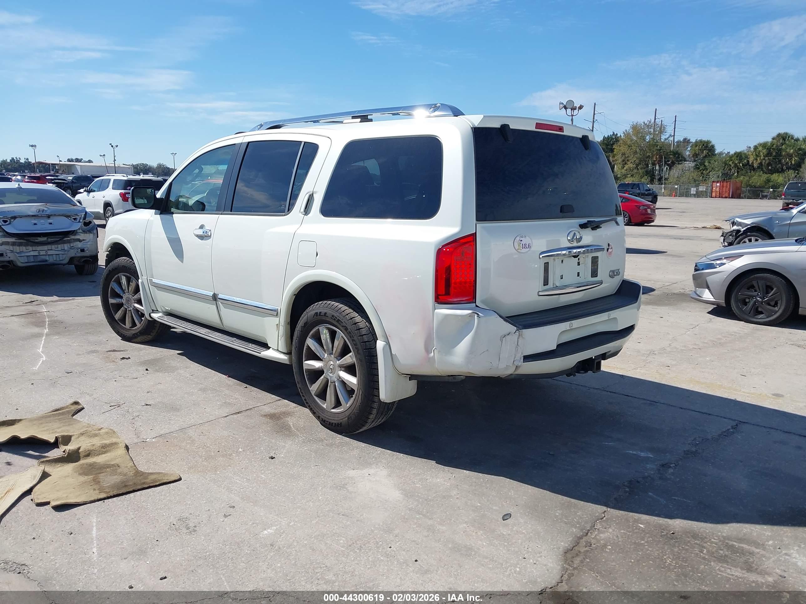 INFINITI QX56 image 3