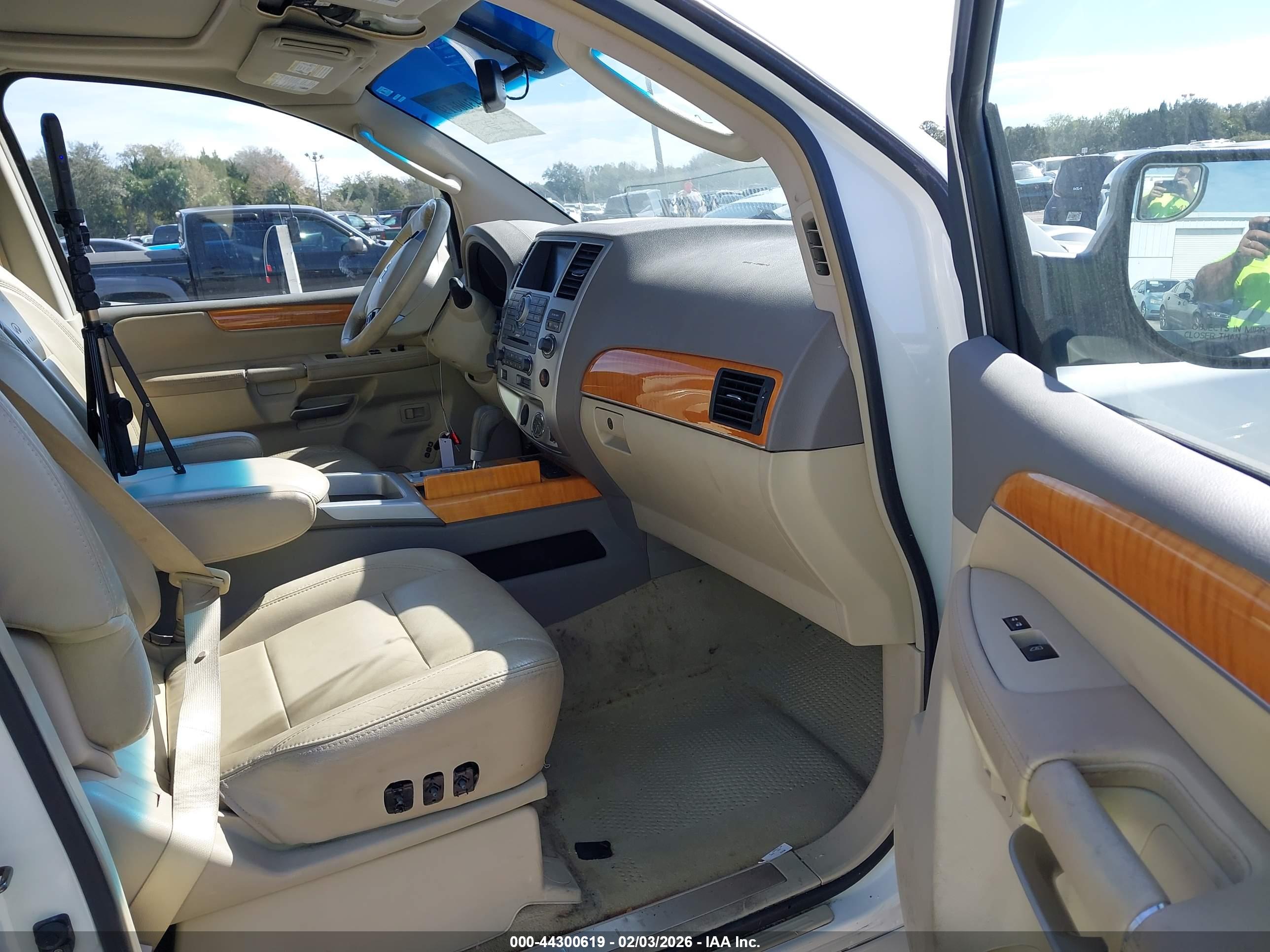 INFINITI QX56 image 5