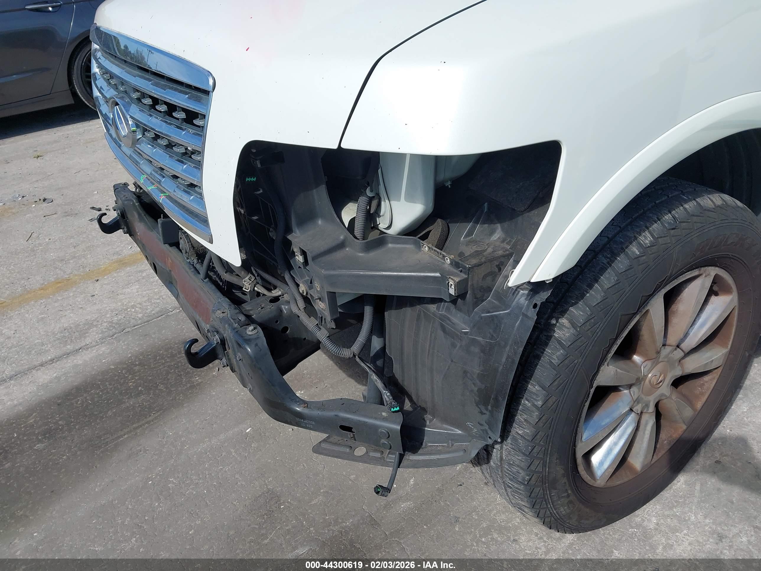 INFINITI QX56 image 6