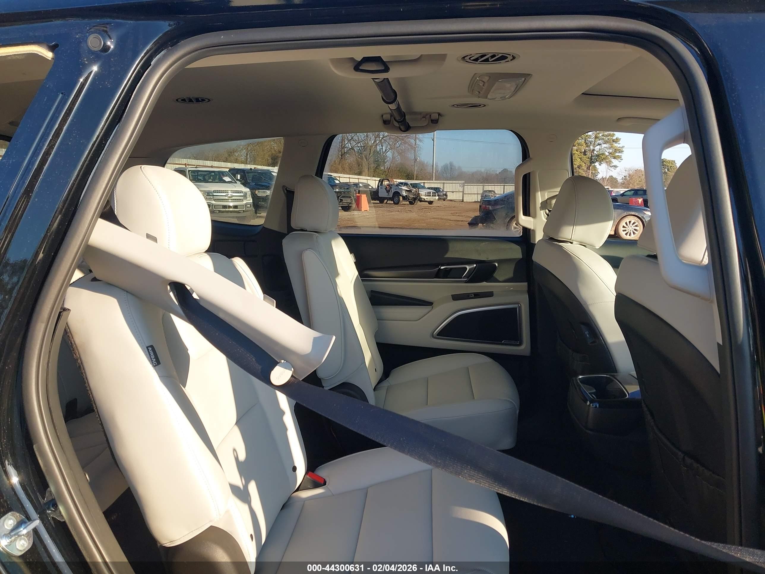 KIA TELLURIDE image 8