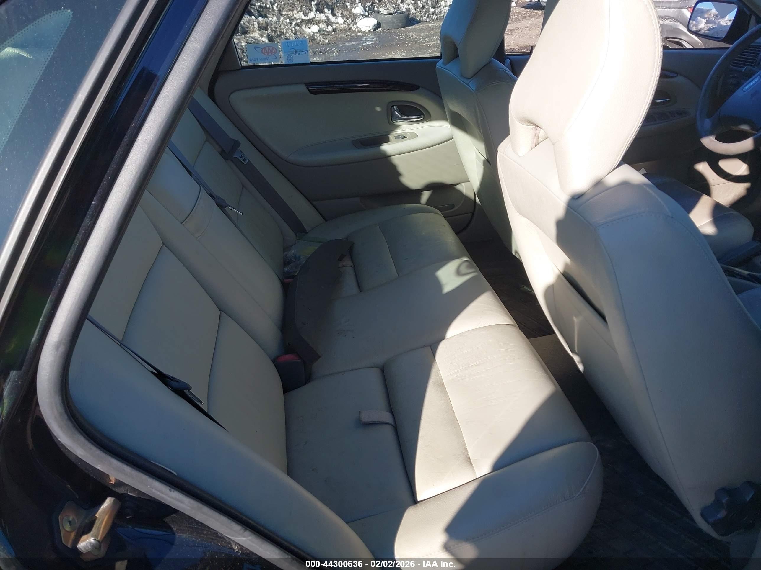VOLVO S40 image 8
