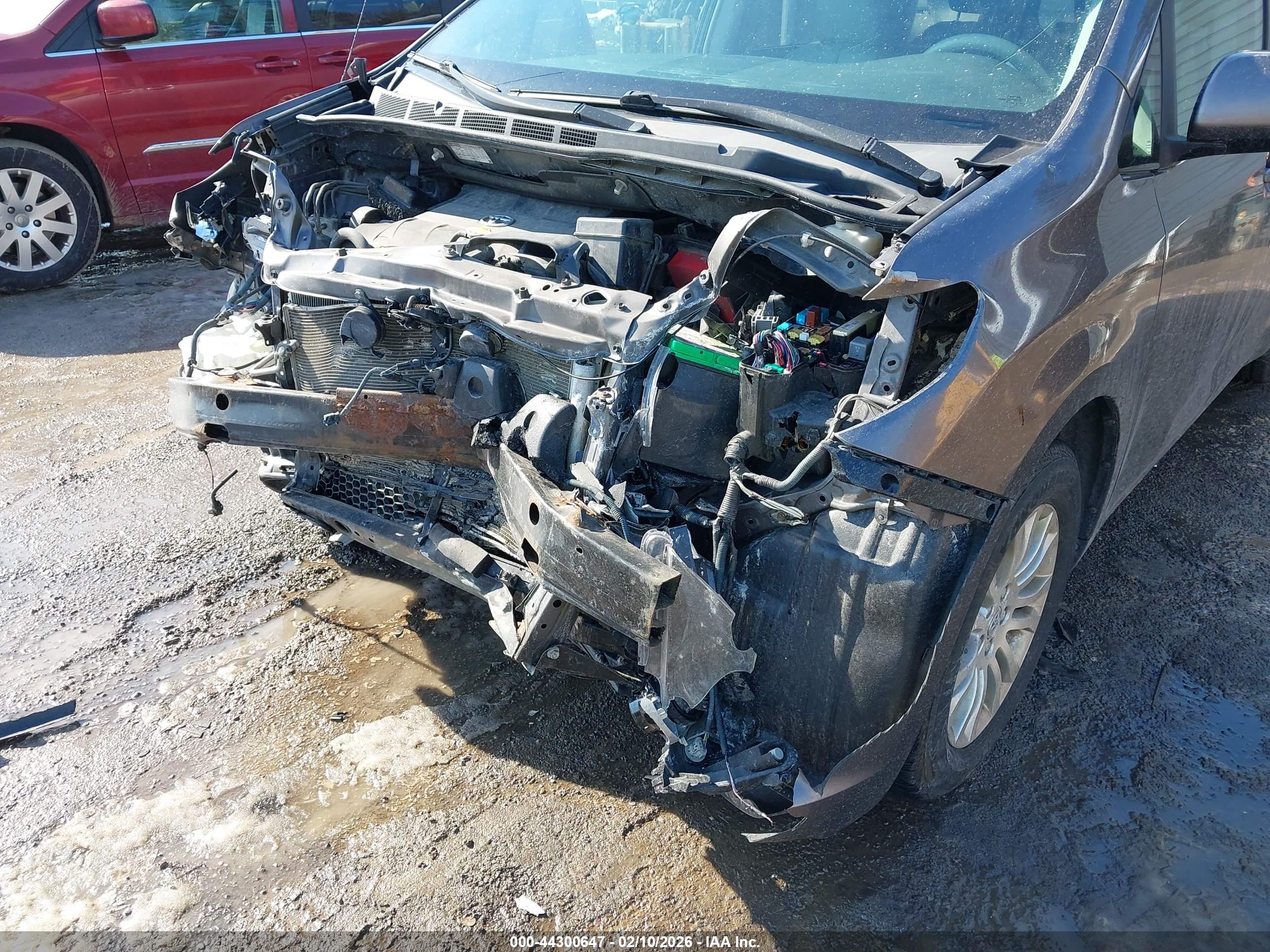 TOYOTA SIENNA image 6