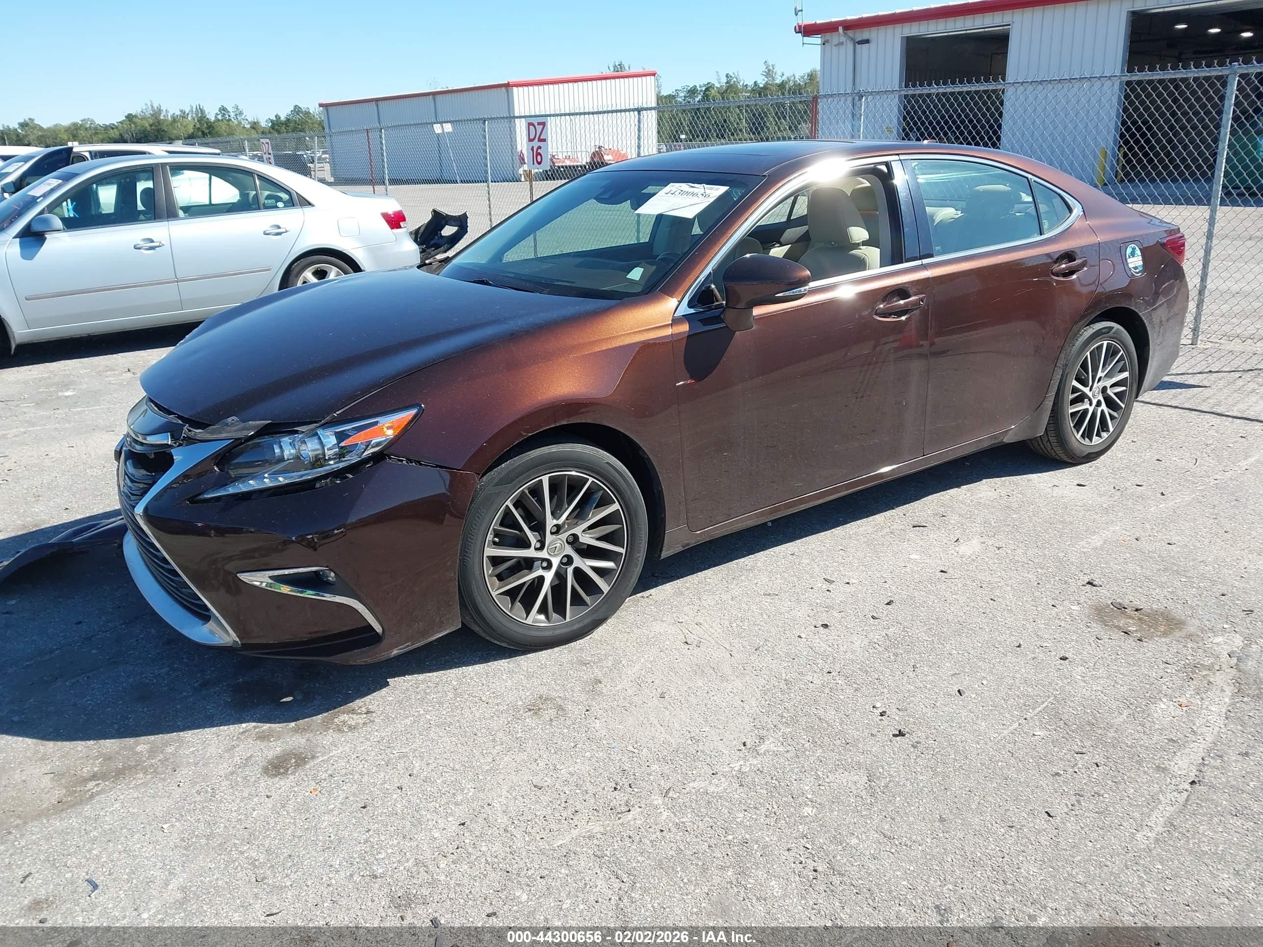 LEXUS ES image 2