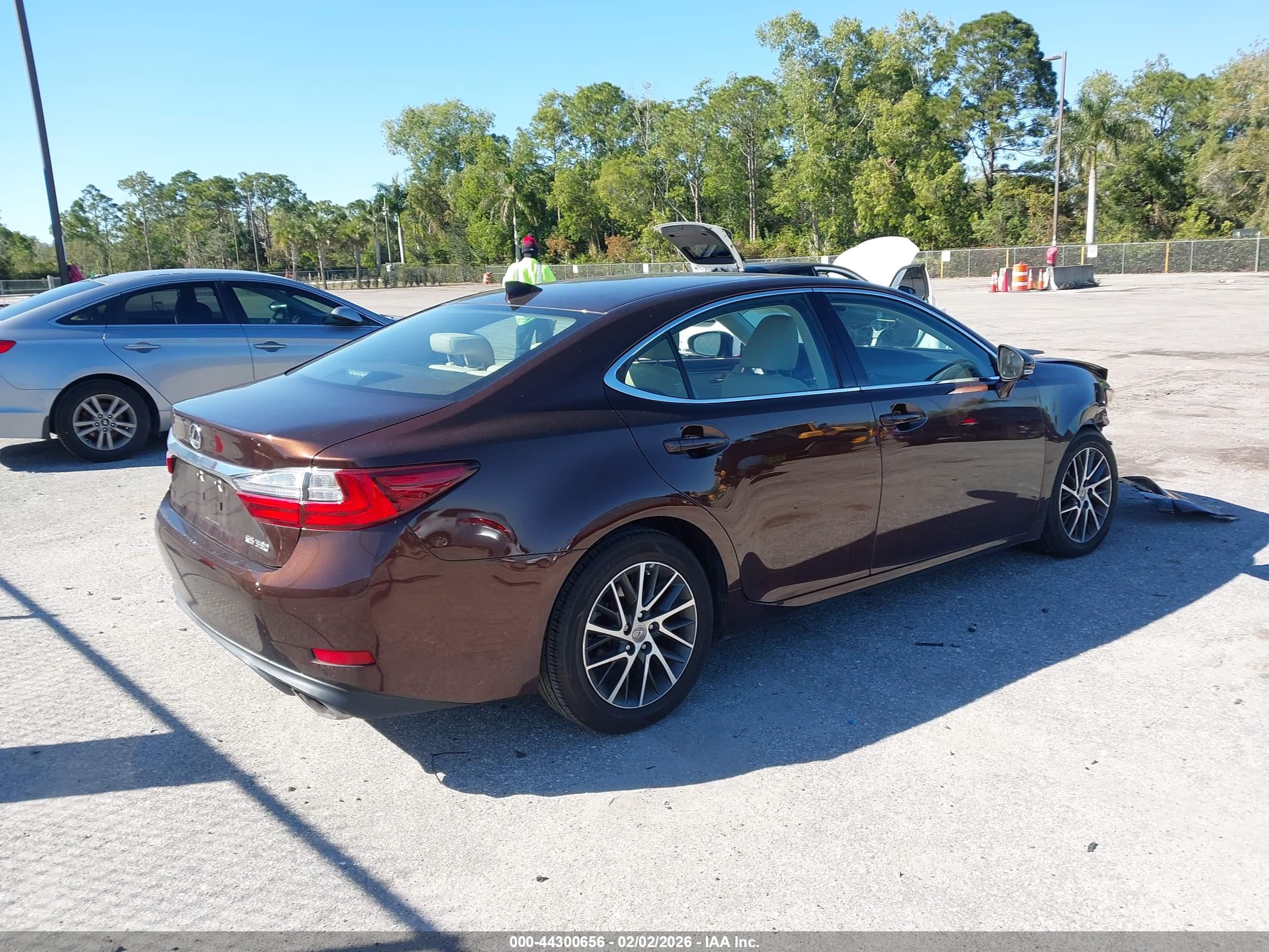LEXUS ES image 4