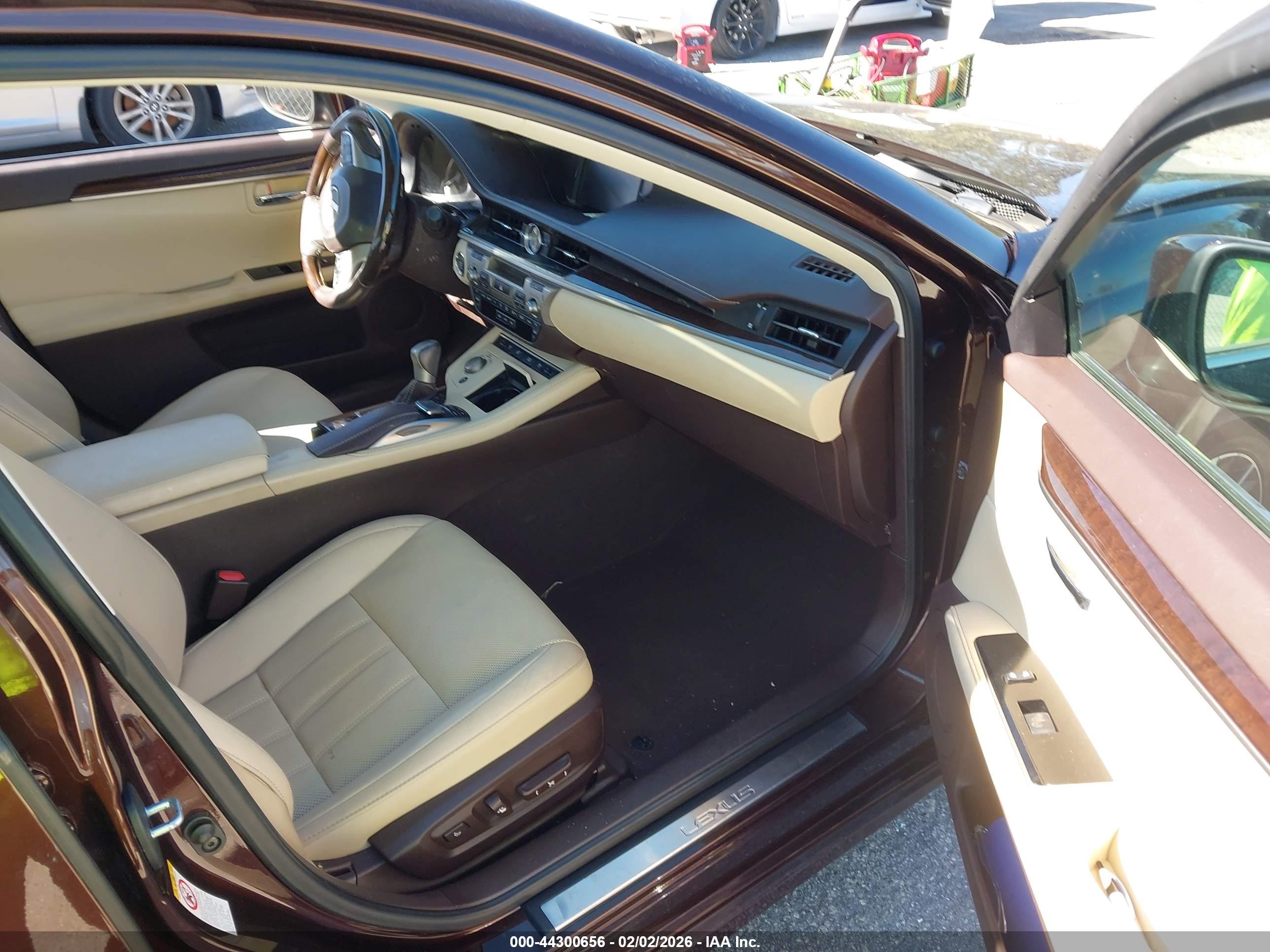 LEXUS ES image 5