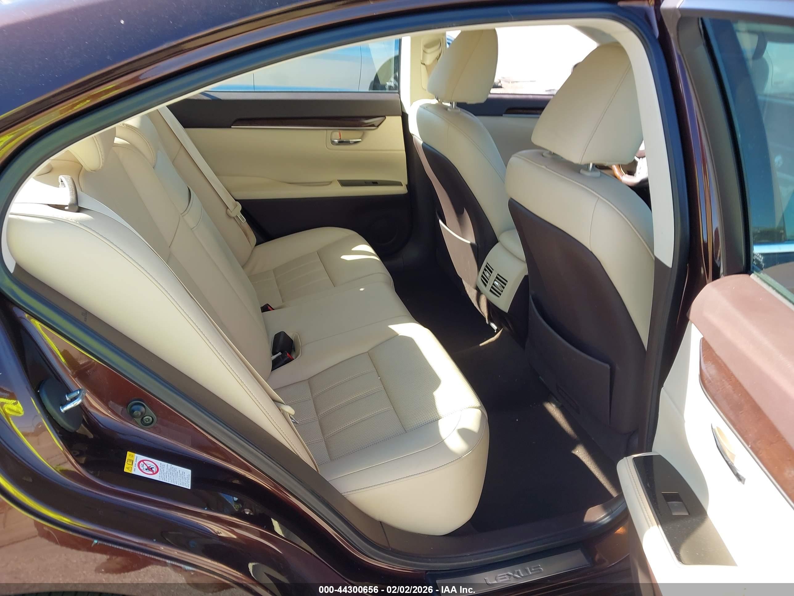 LEXUS ES image 8