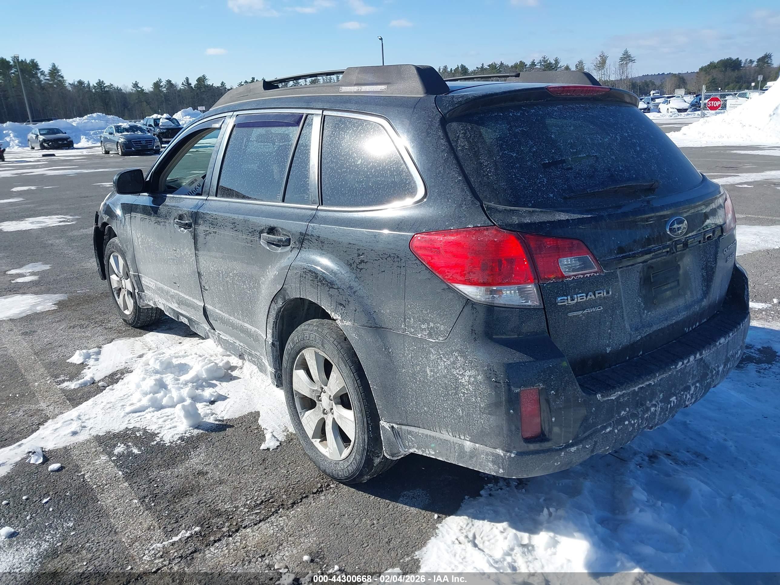 SUBARU OUTBACK image 3