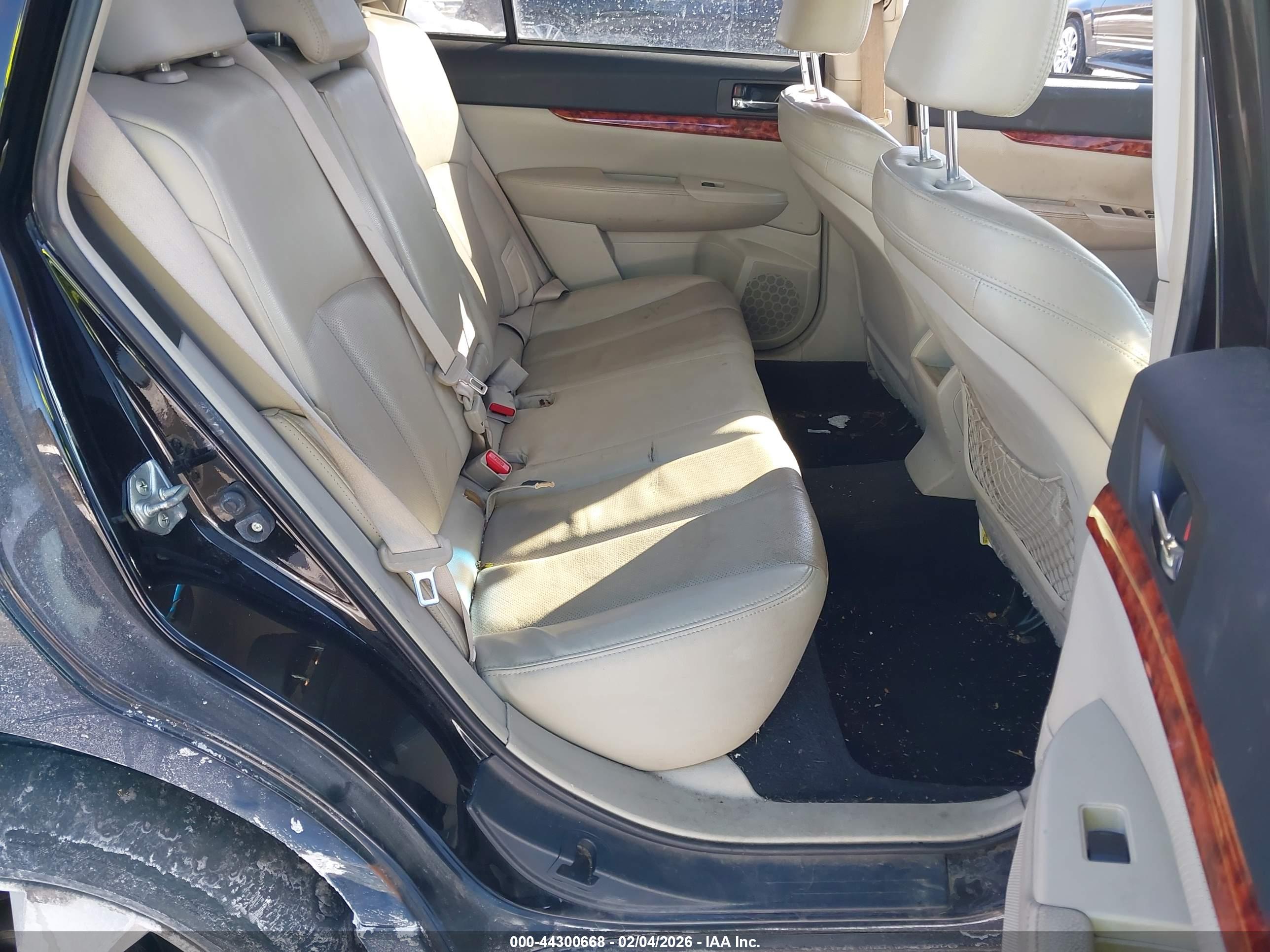 SUBARU OUTBACK image 8