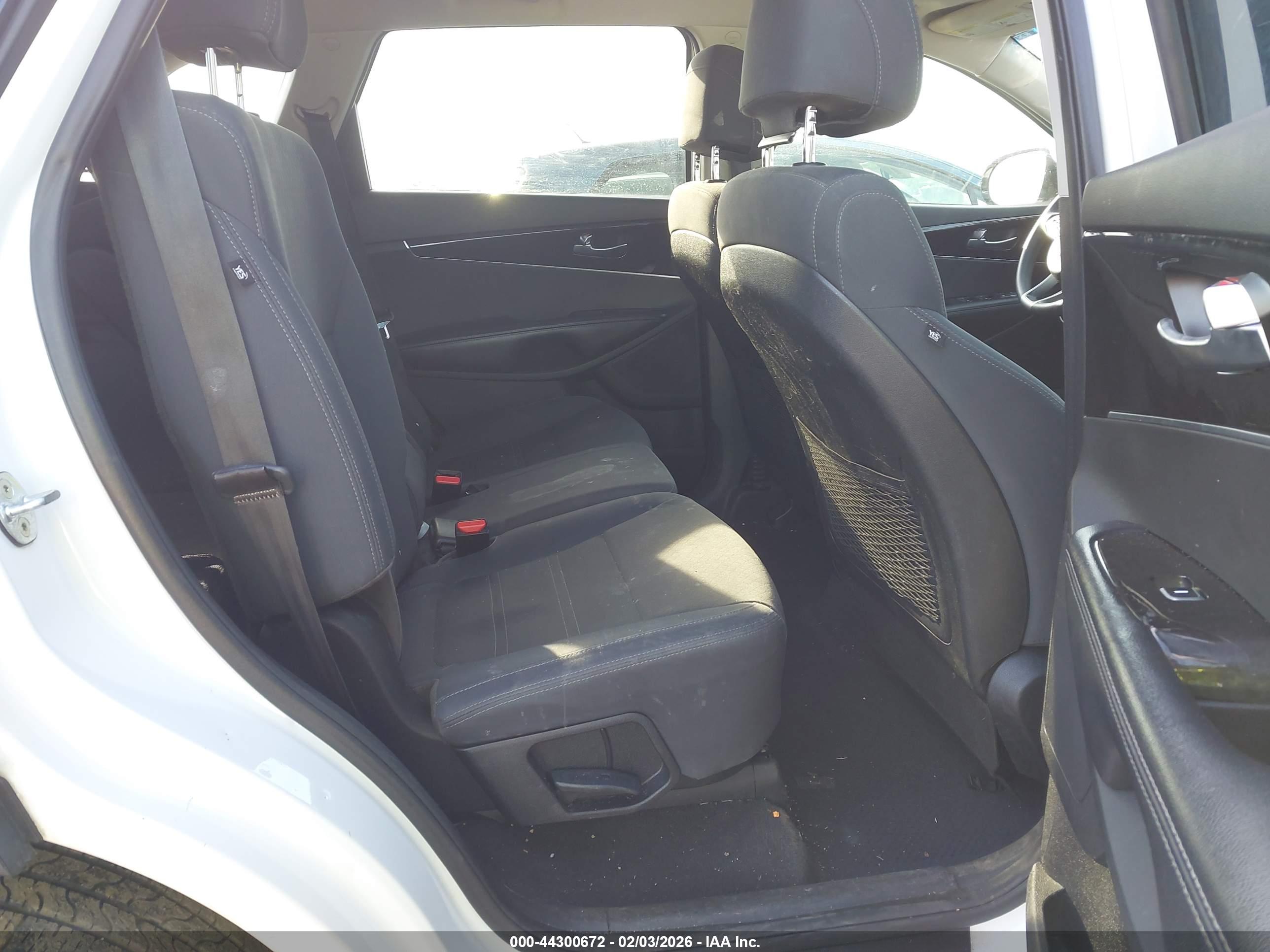 KIA SORENTO image 8