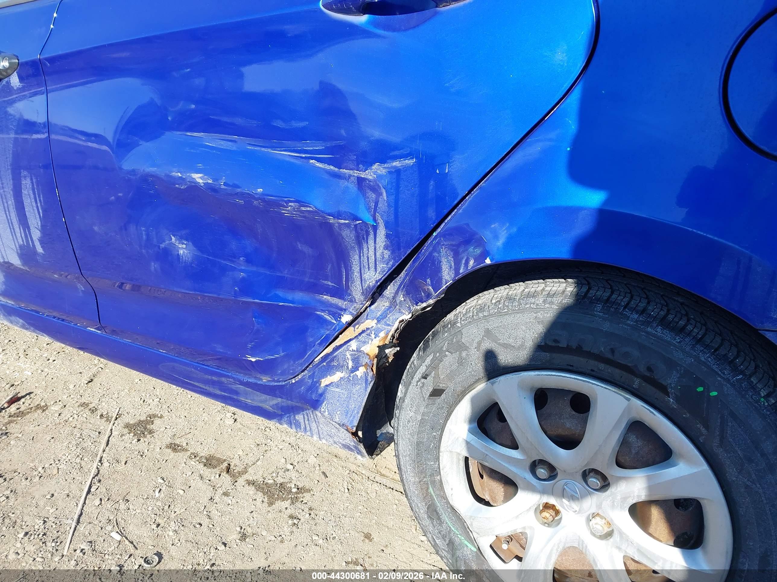 HYUNDAI ACCENT image 6