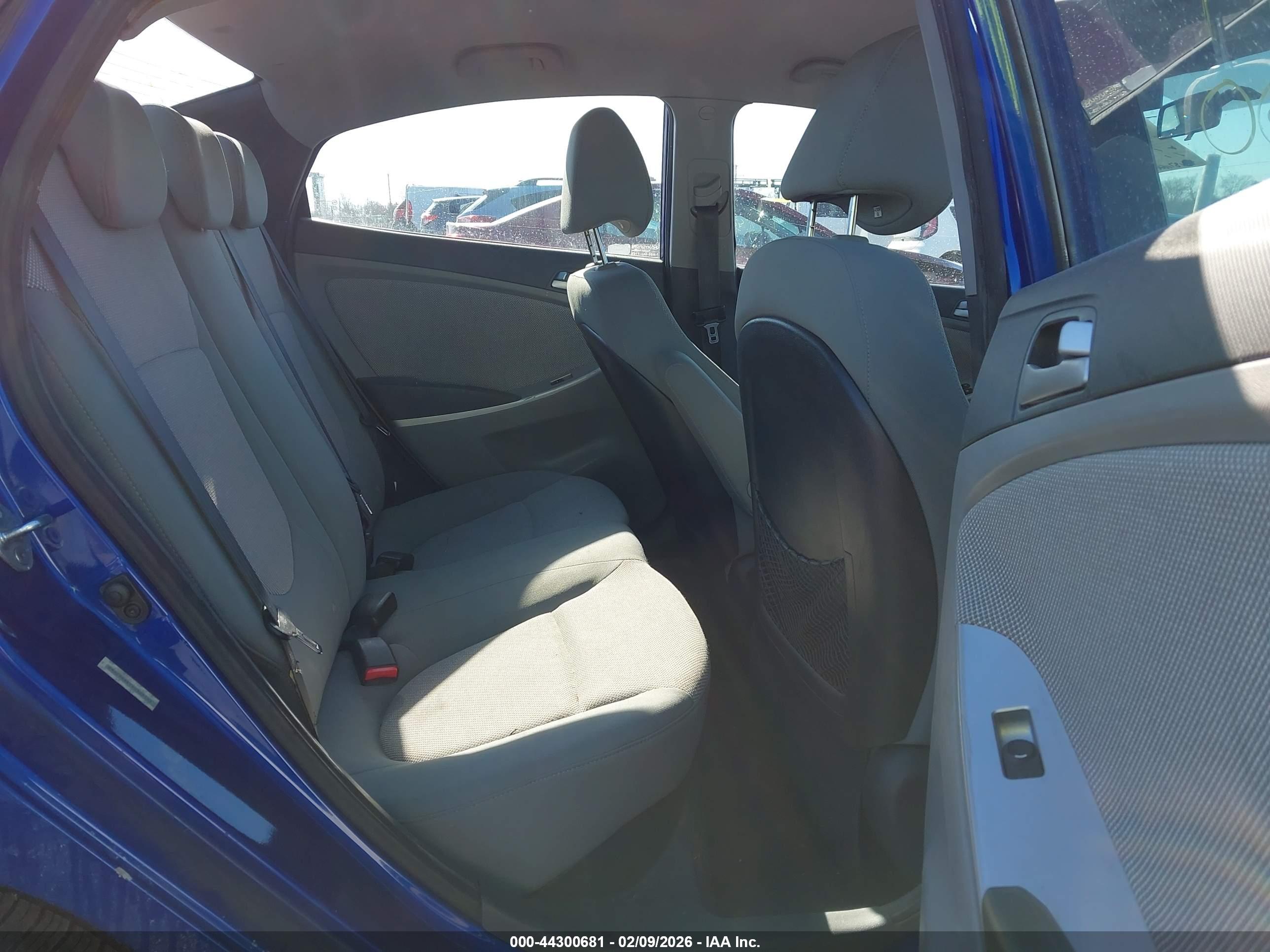 HYUNDAI ACCENT image 8