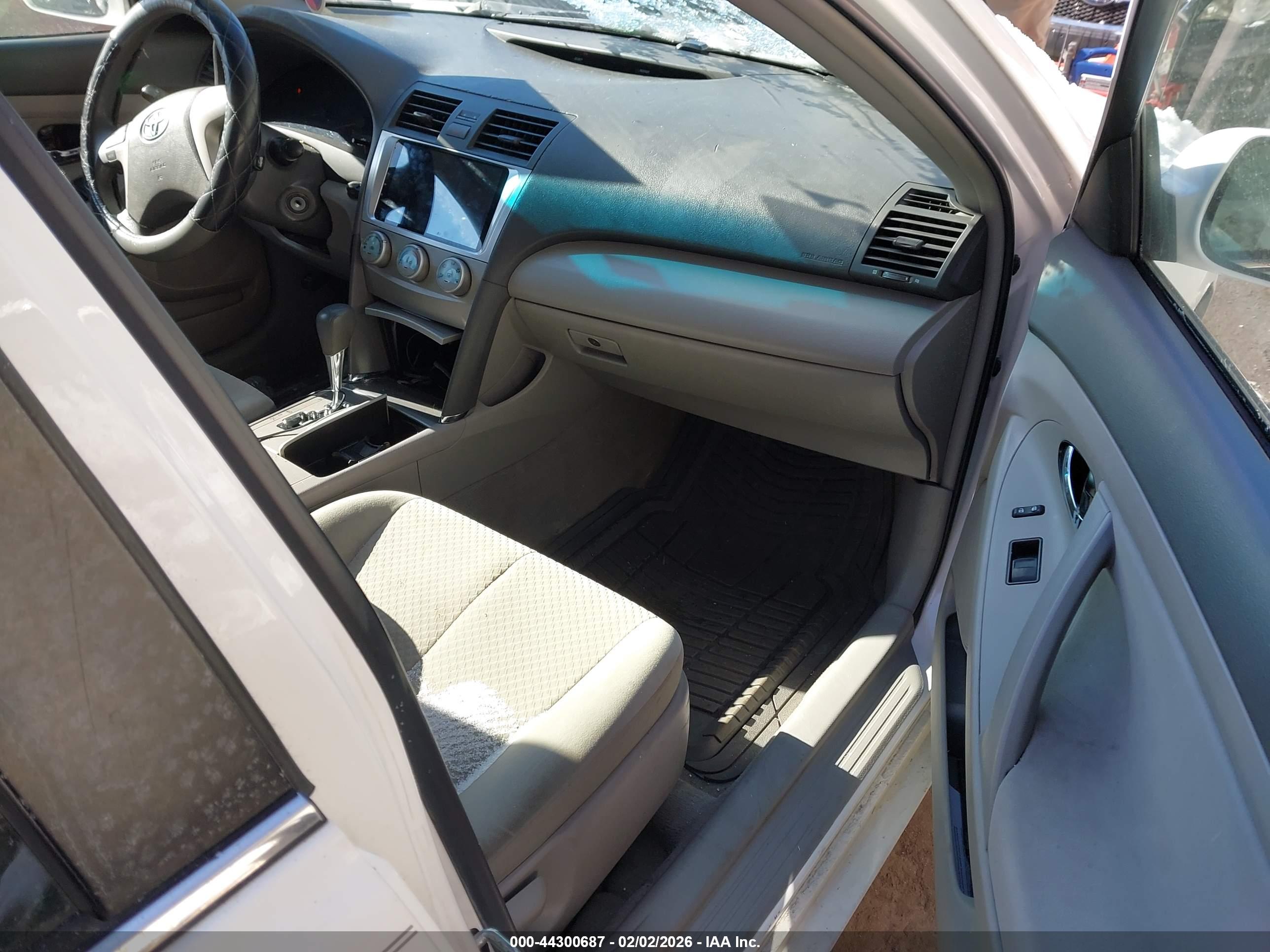 TOYOTA CAMRY image 5