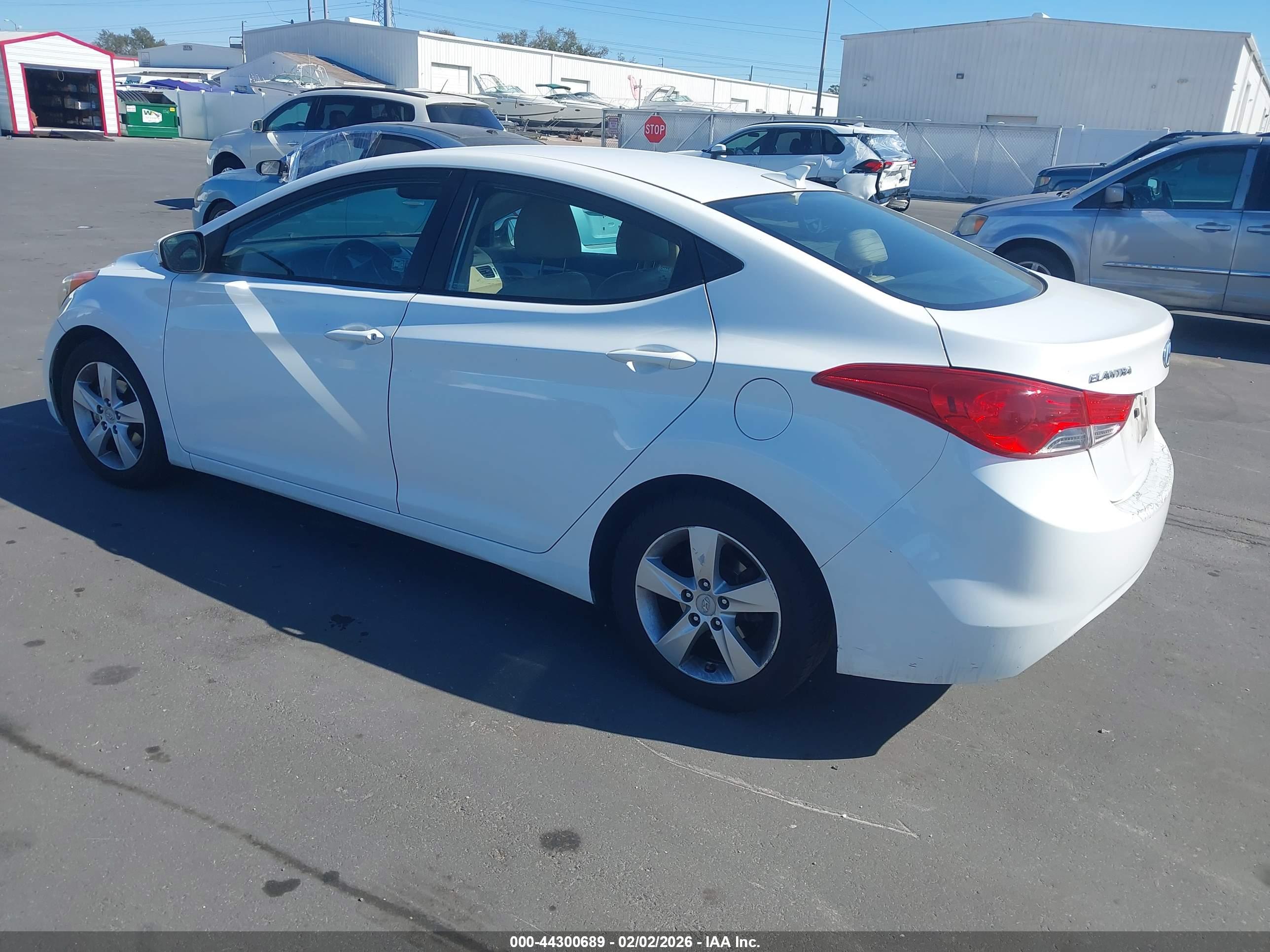 HYUNDAI ELANTRA image 3