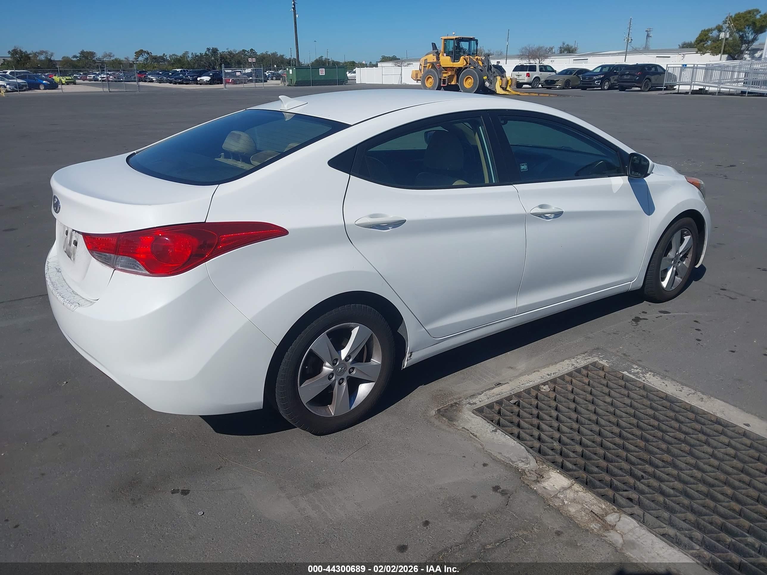 HYUNDAI ELANTRA image 4