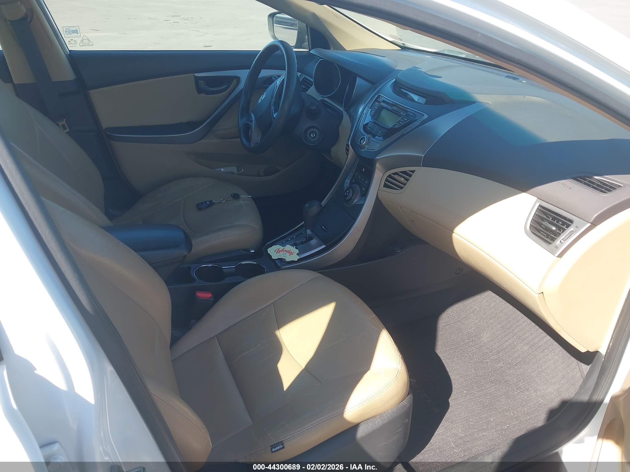 HYUNDAI ELANTRA image 5