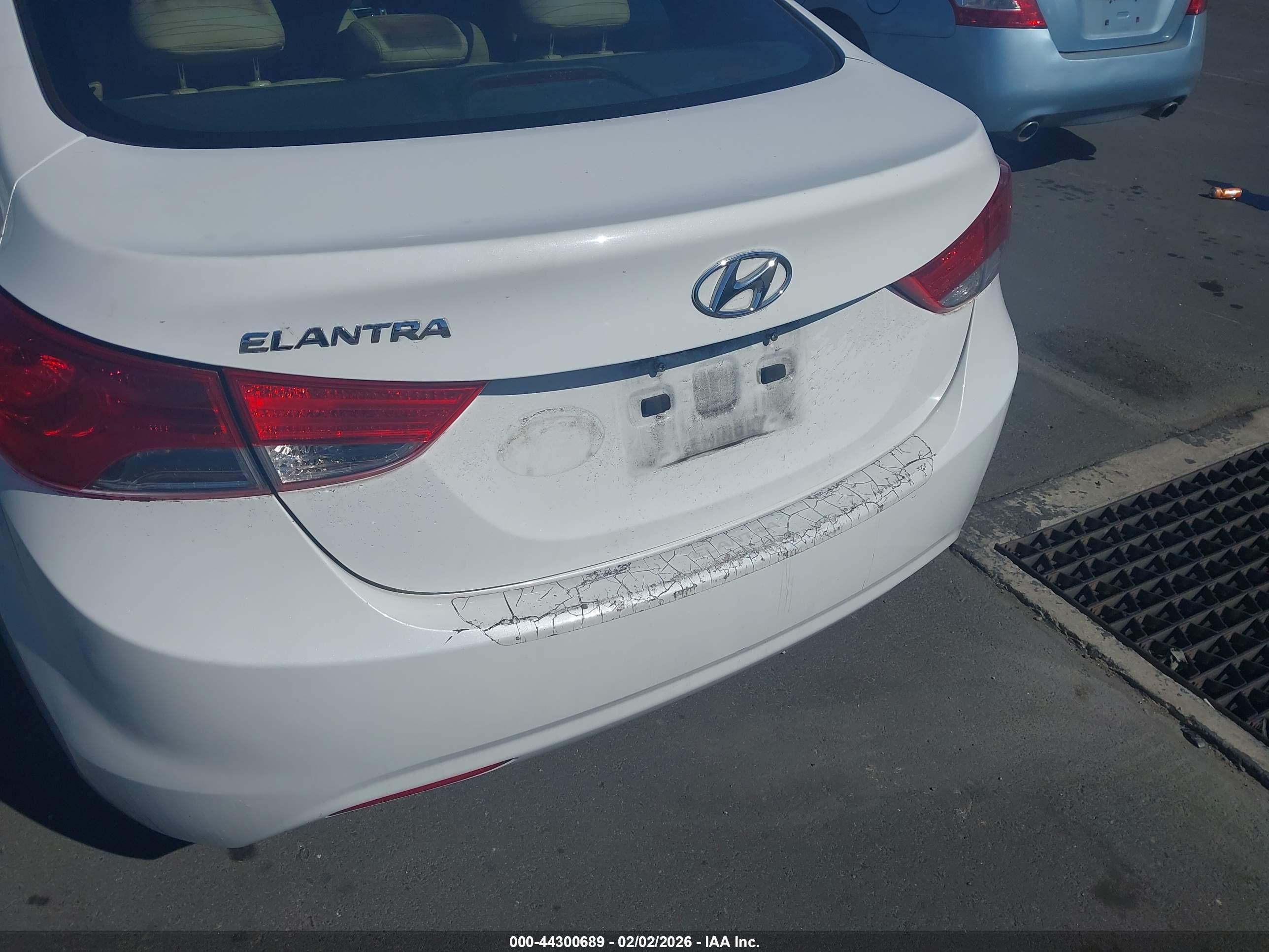 HYUNDAI ELANTRA image 6