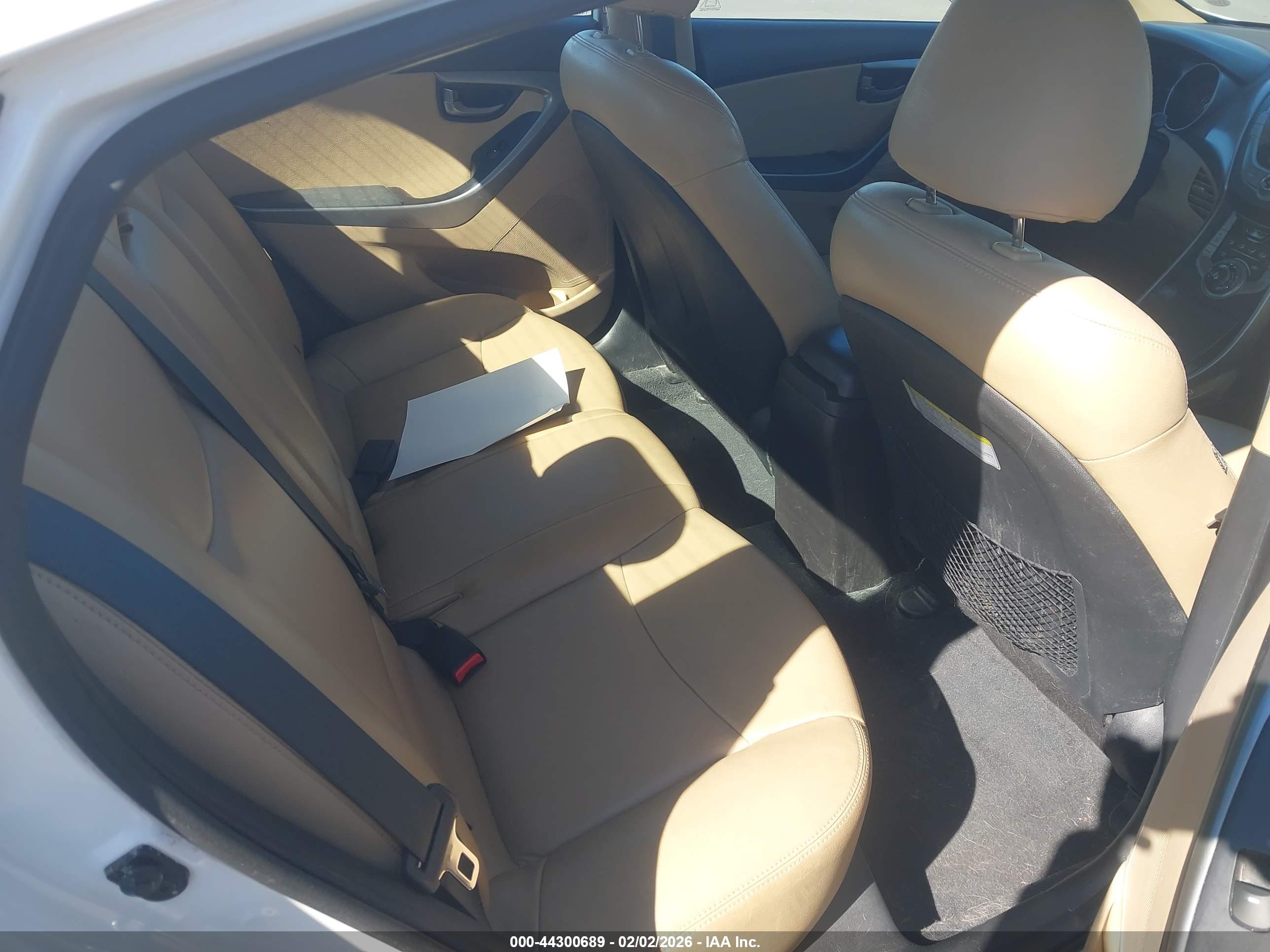 HYUNDAI ELANTRA image 8