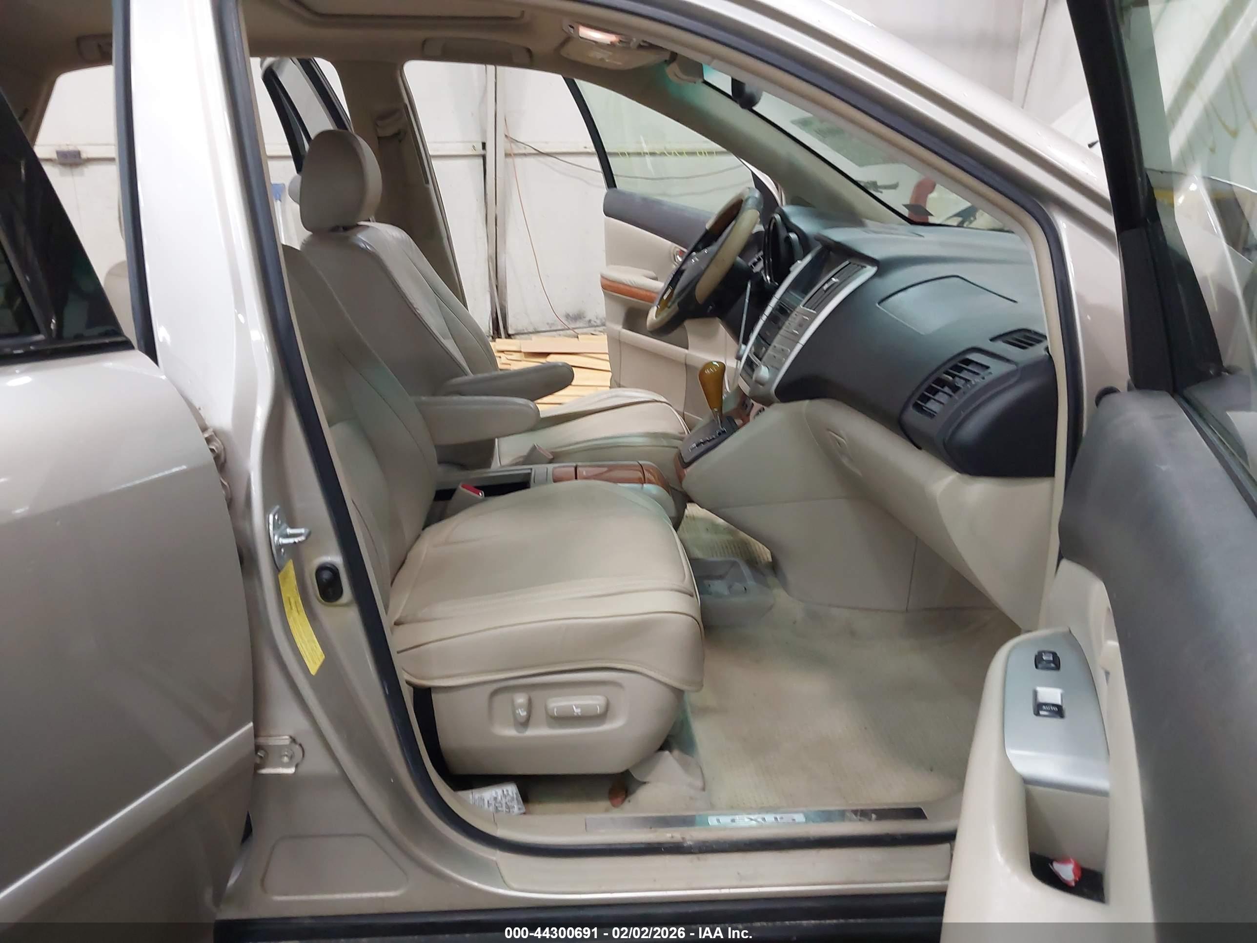 LEXUS RX image 5