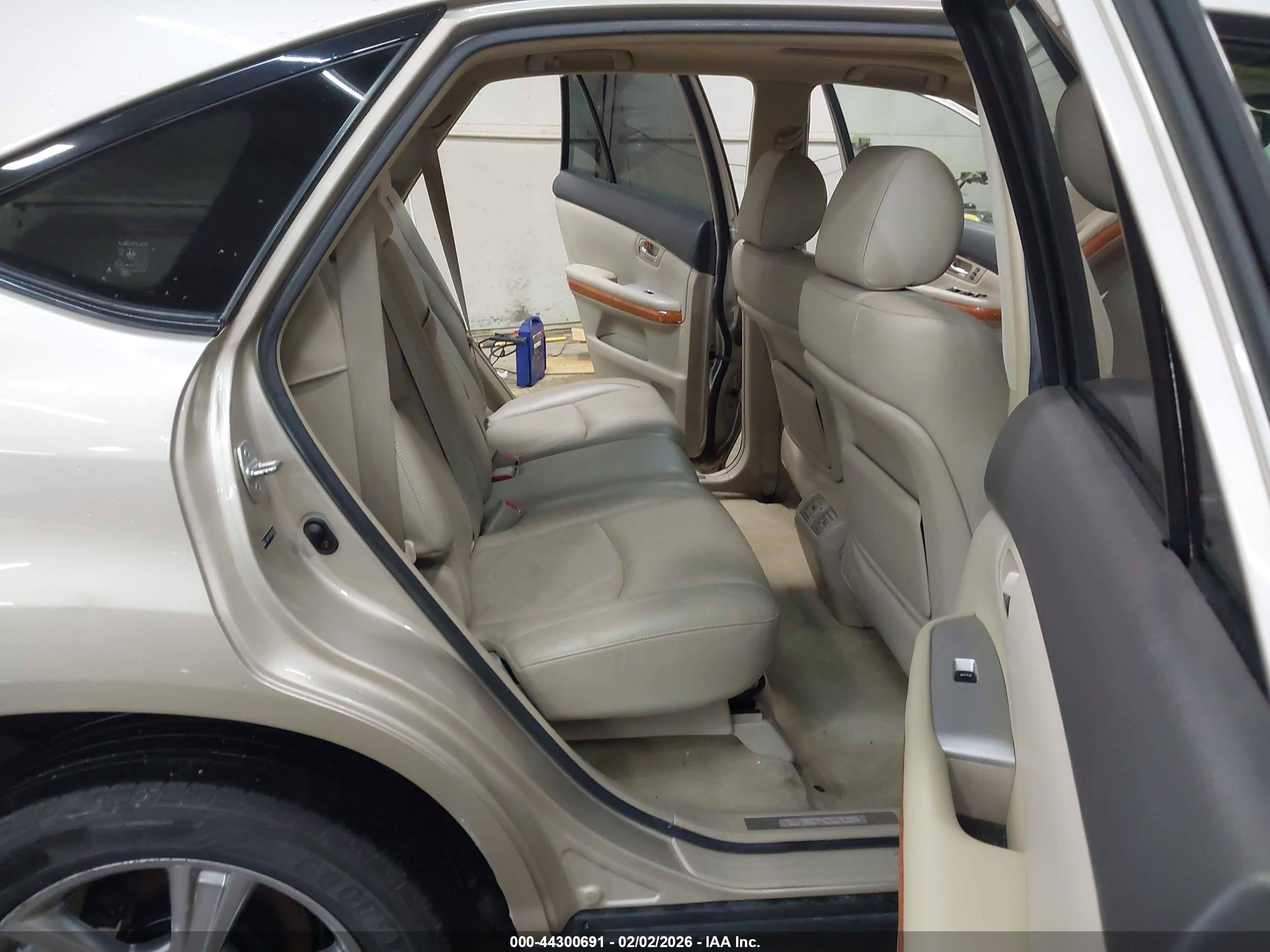 LEXUS RX image 8
