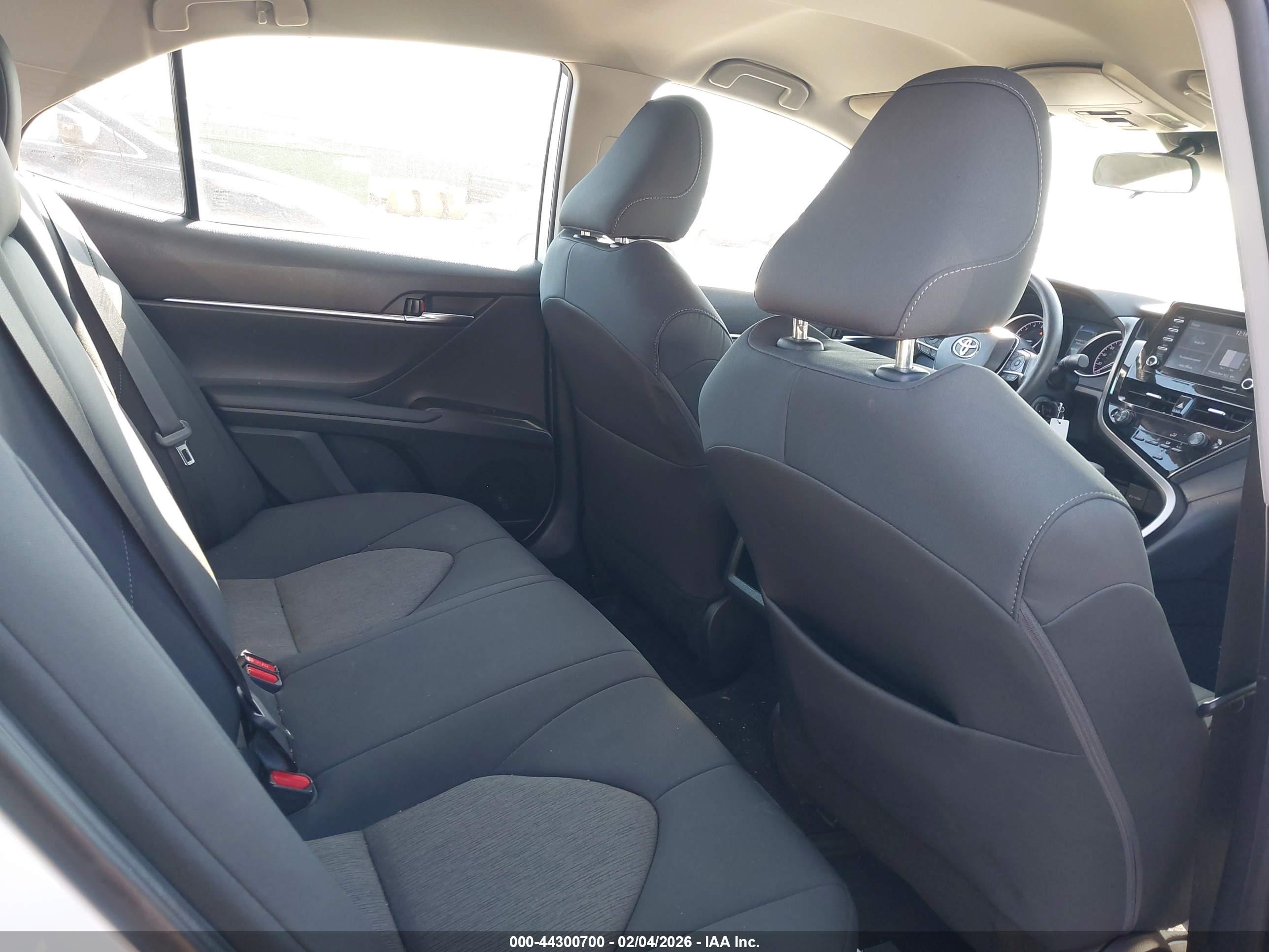 TOYOTA CAMRY image 8