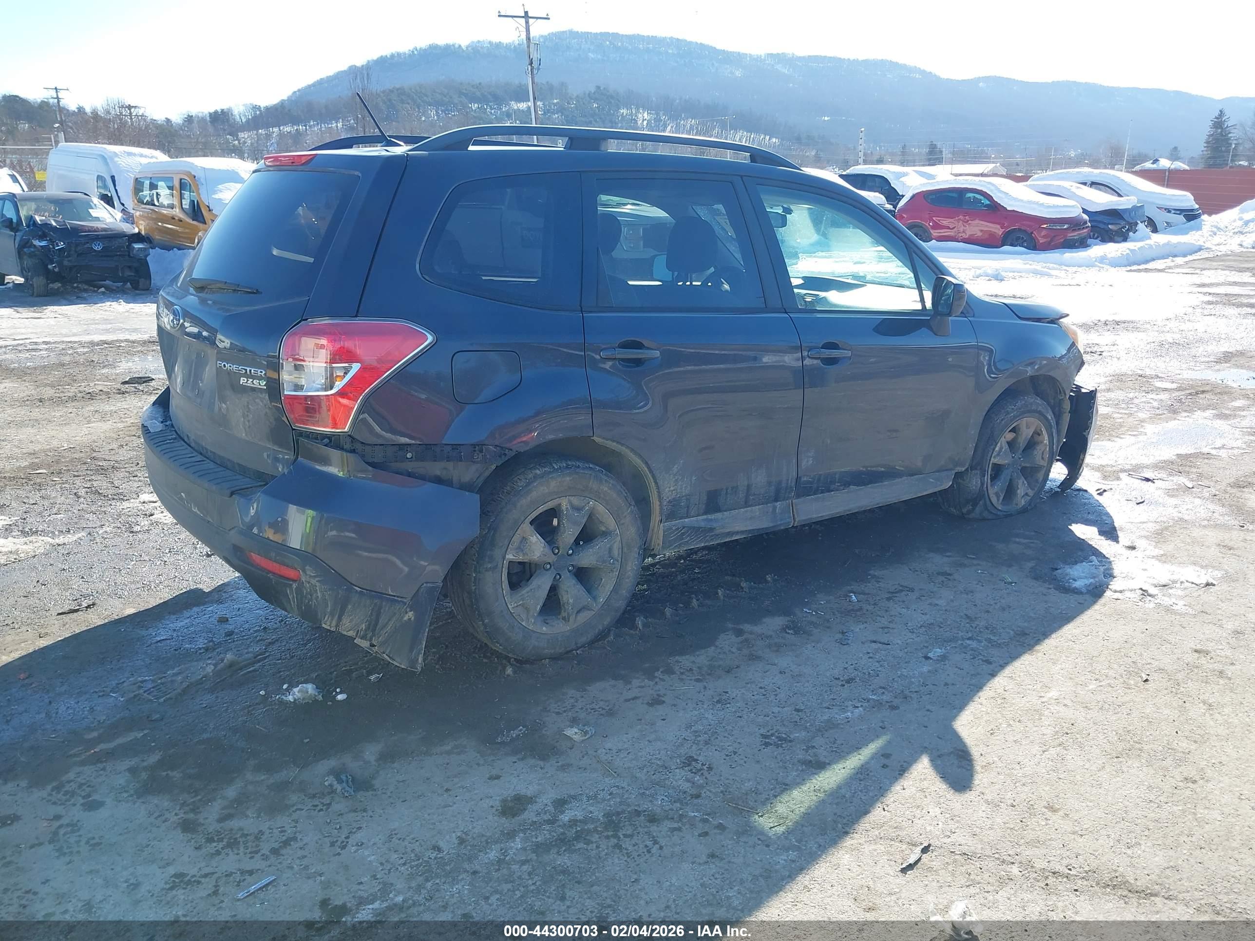 SUBARU FORESTER image 4