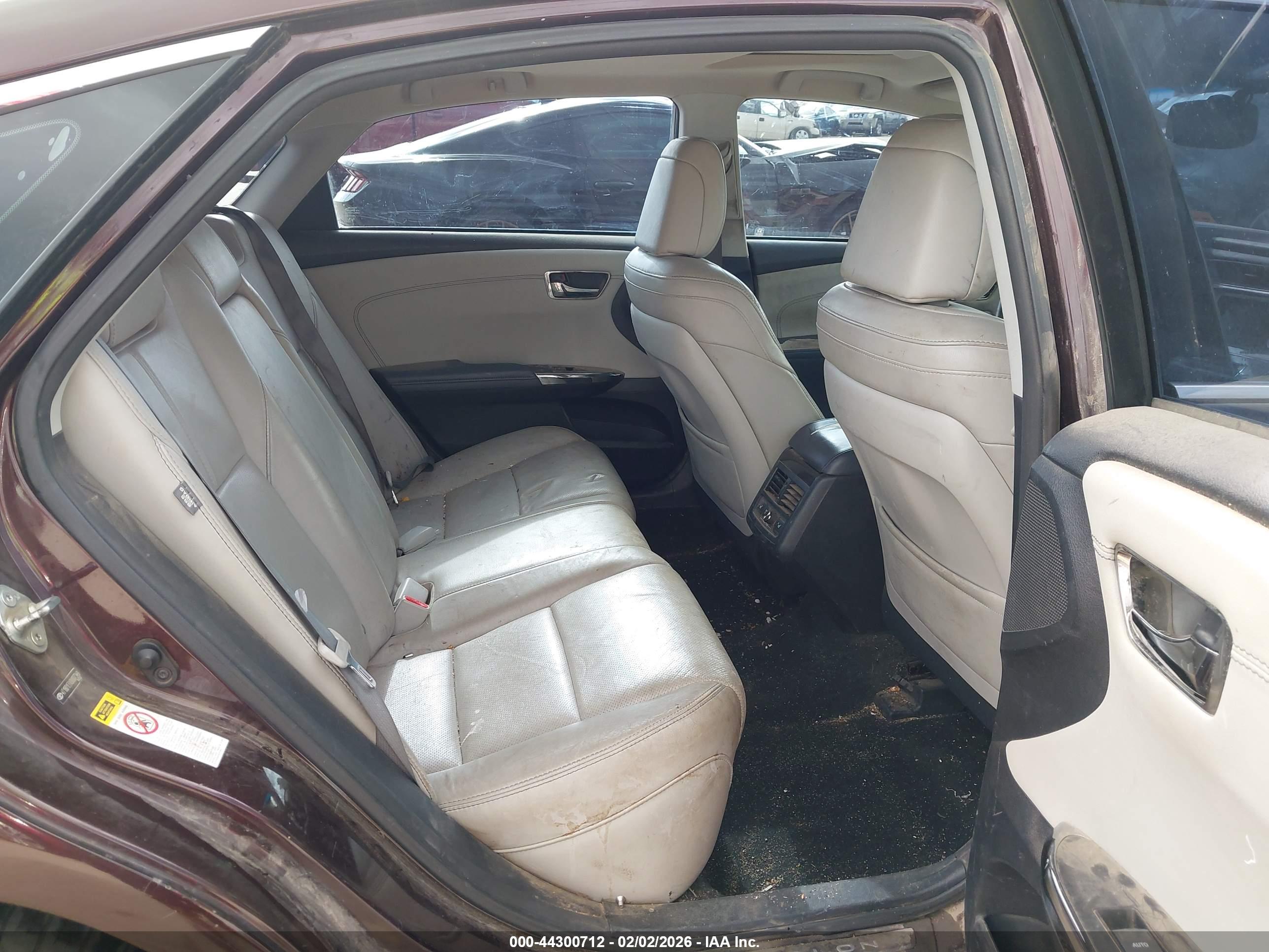 TOYOTA AVALON image 8
