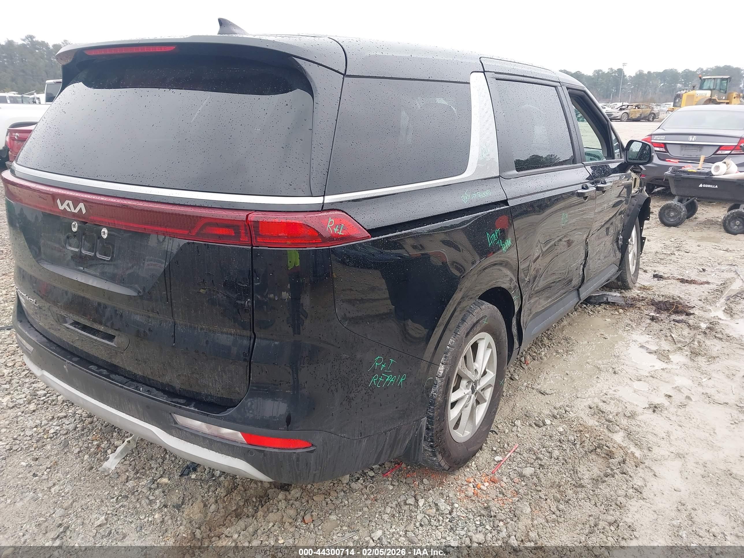 KIA CARNIVAL image 4