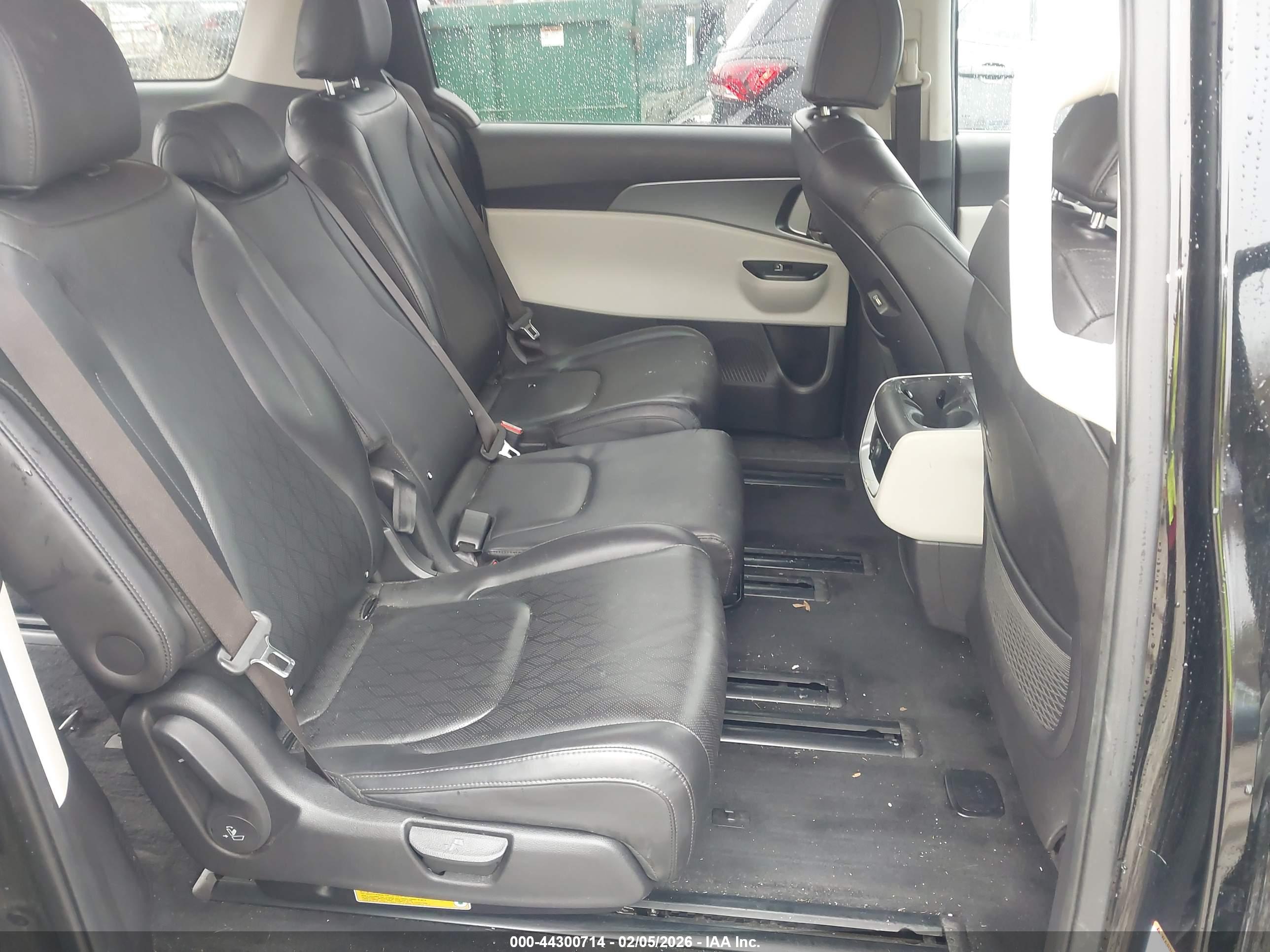 KIA CARNIVAL image 8
