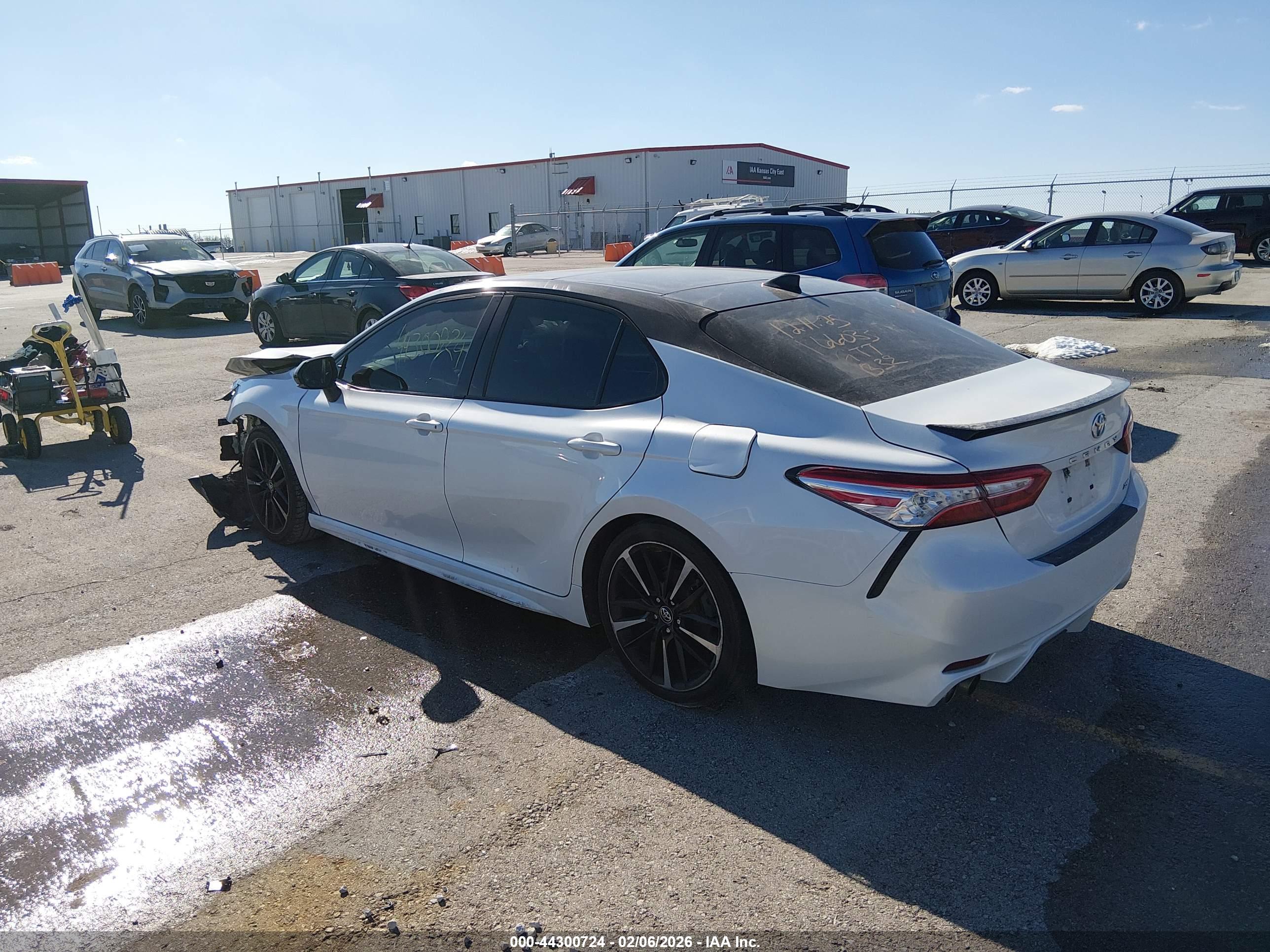 TOYOTA CAMRY image 3