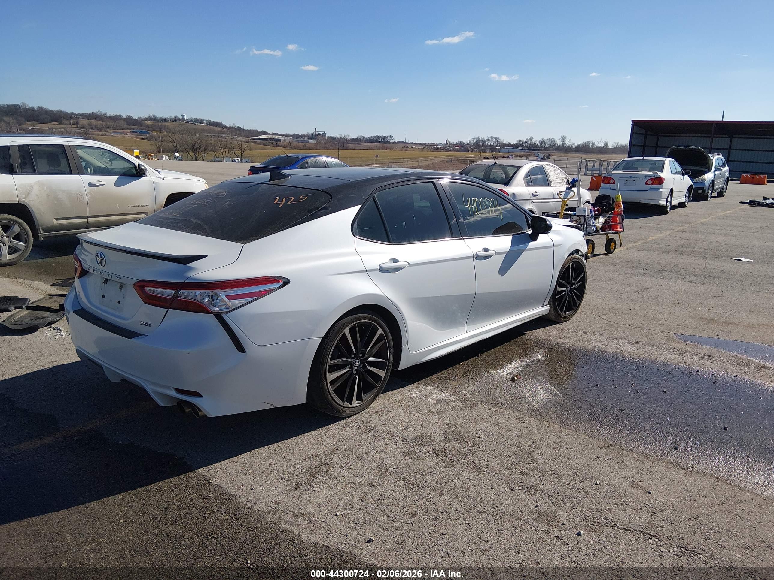 TOYOTA CAMRY image 4