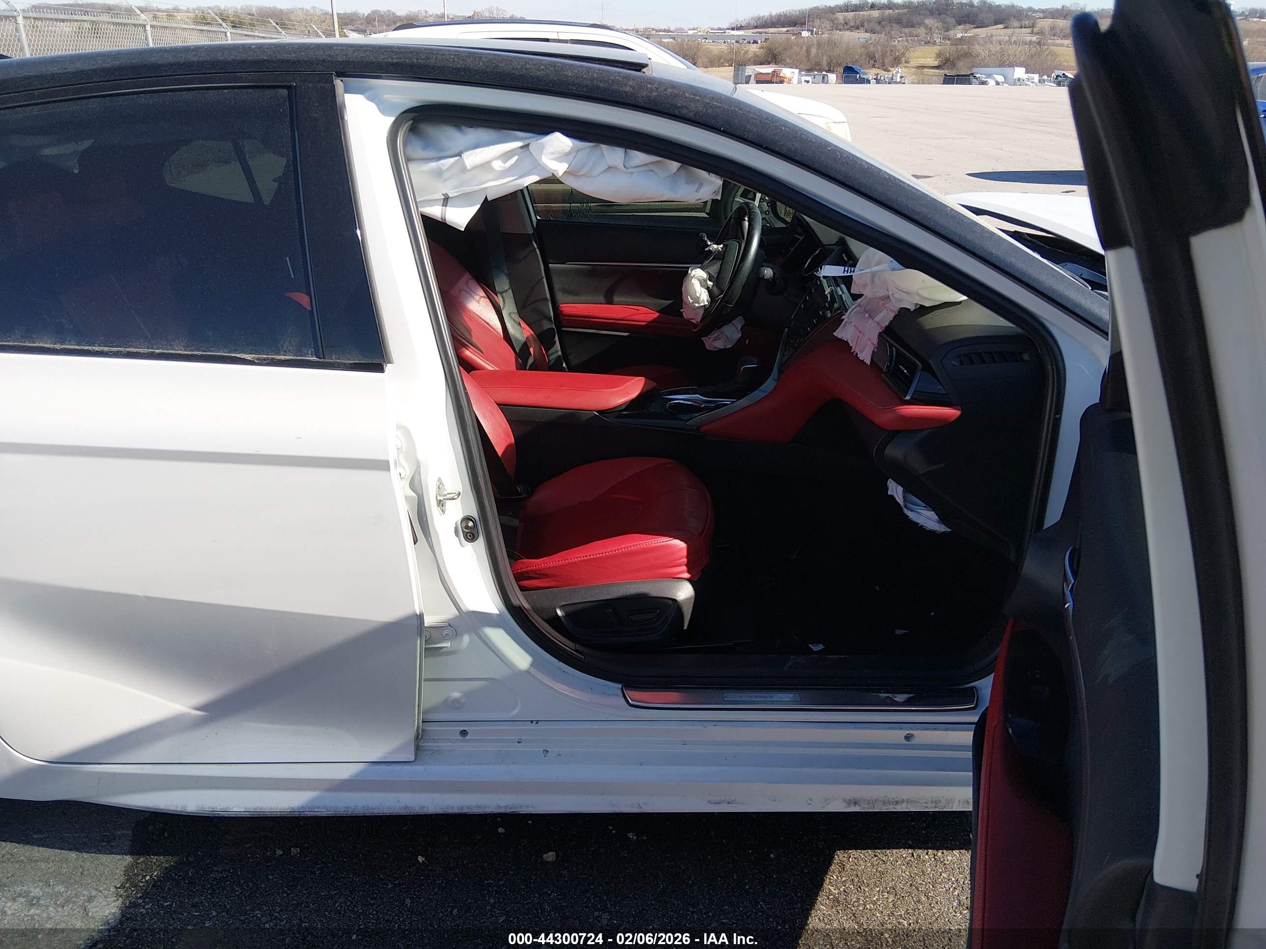 TOYOTA CAMRY image 5