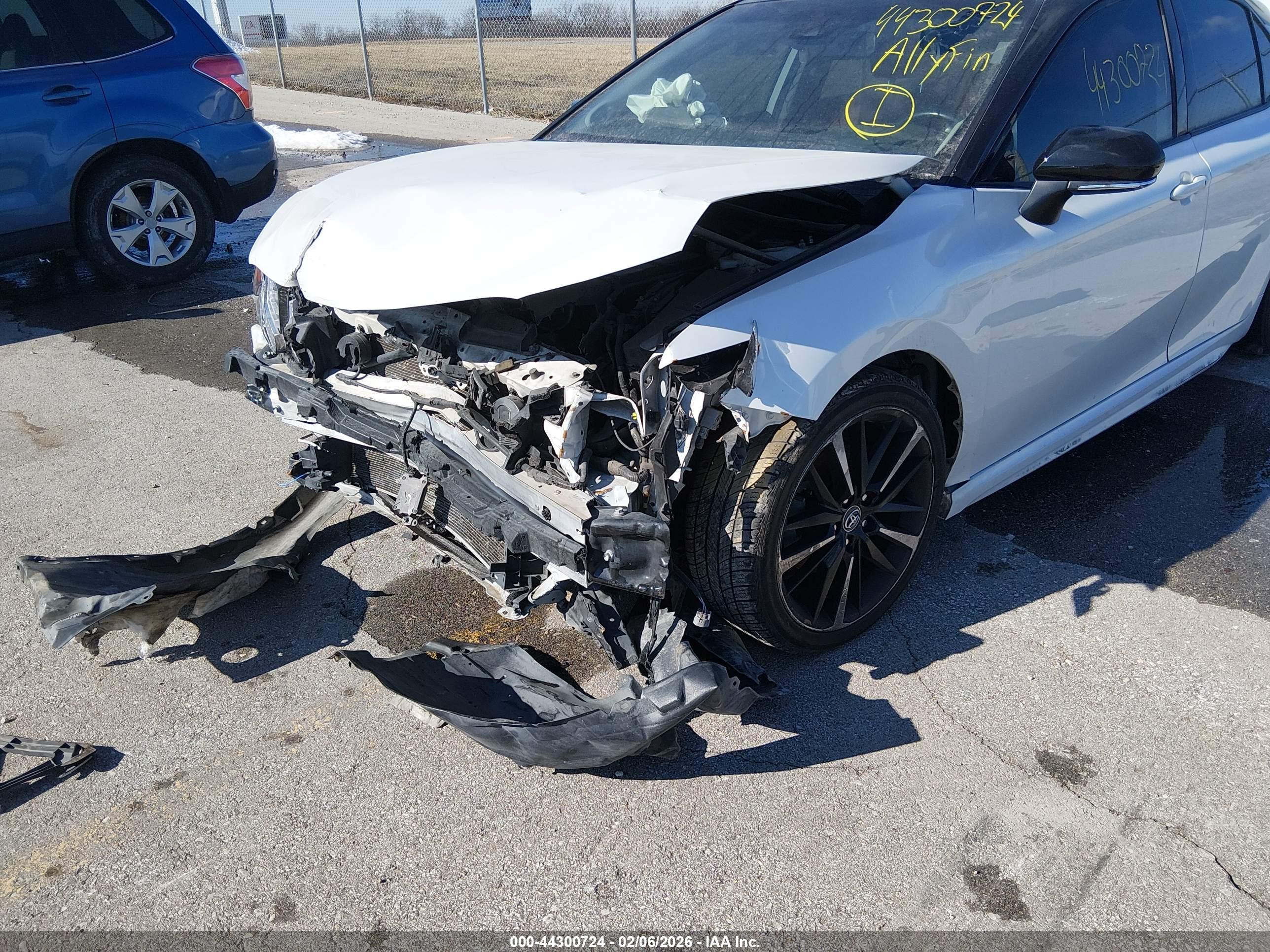 TOYOTA CAMRY image 6