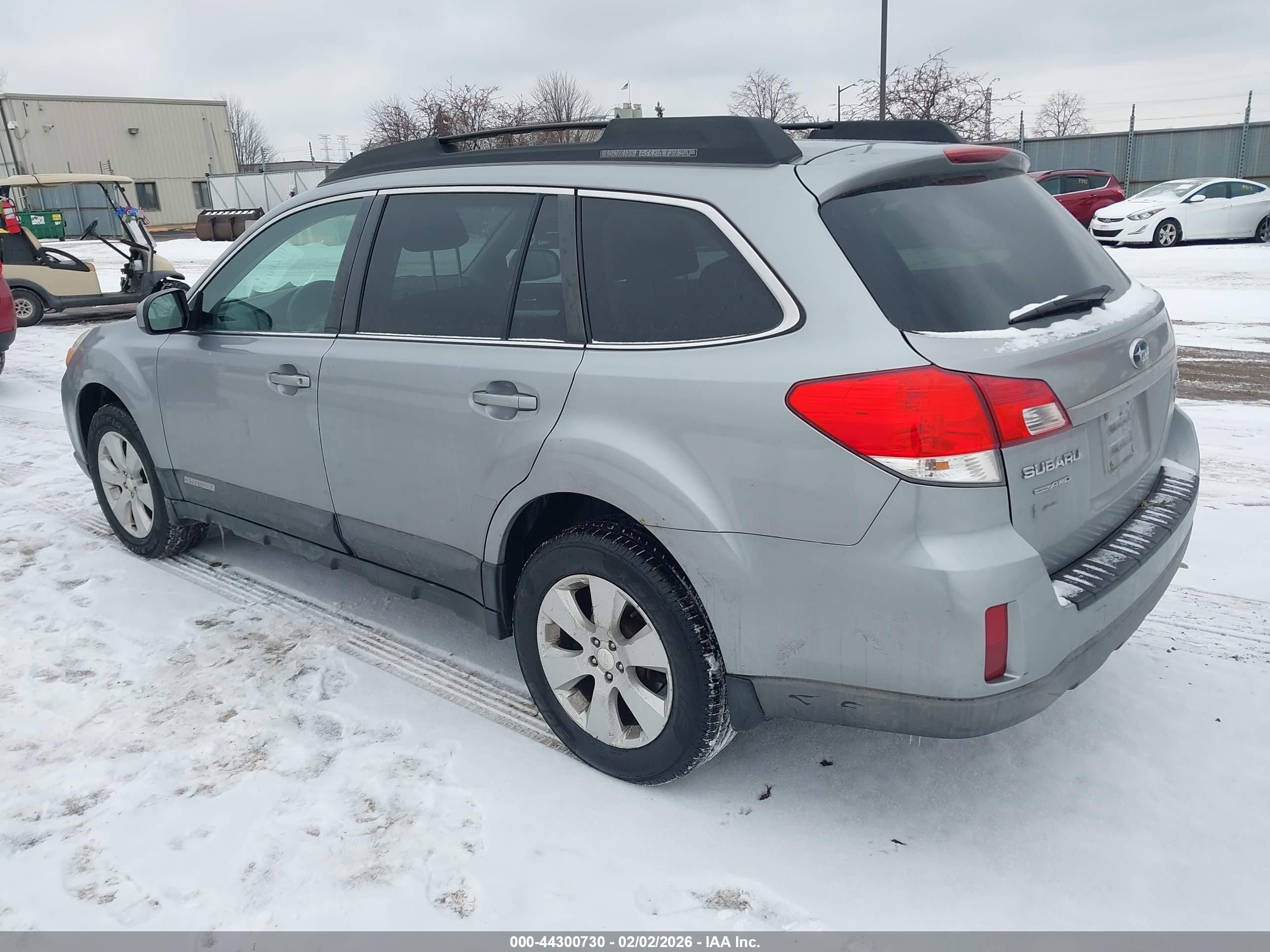 SUBARU OUTBACK image 3